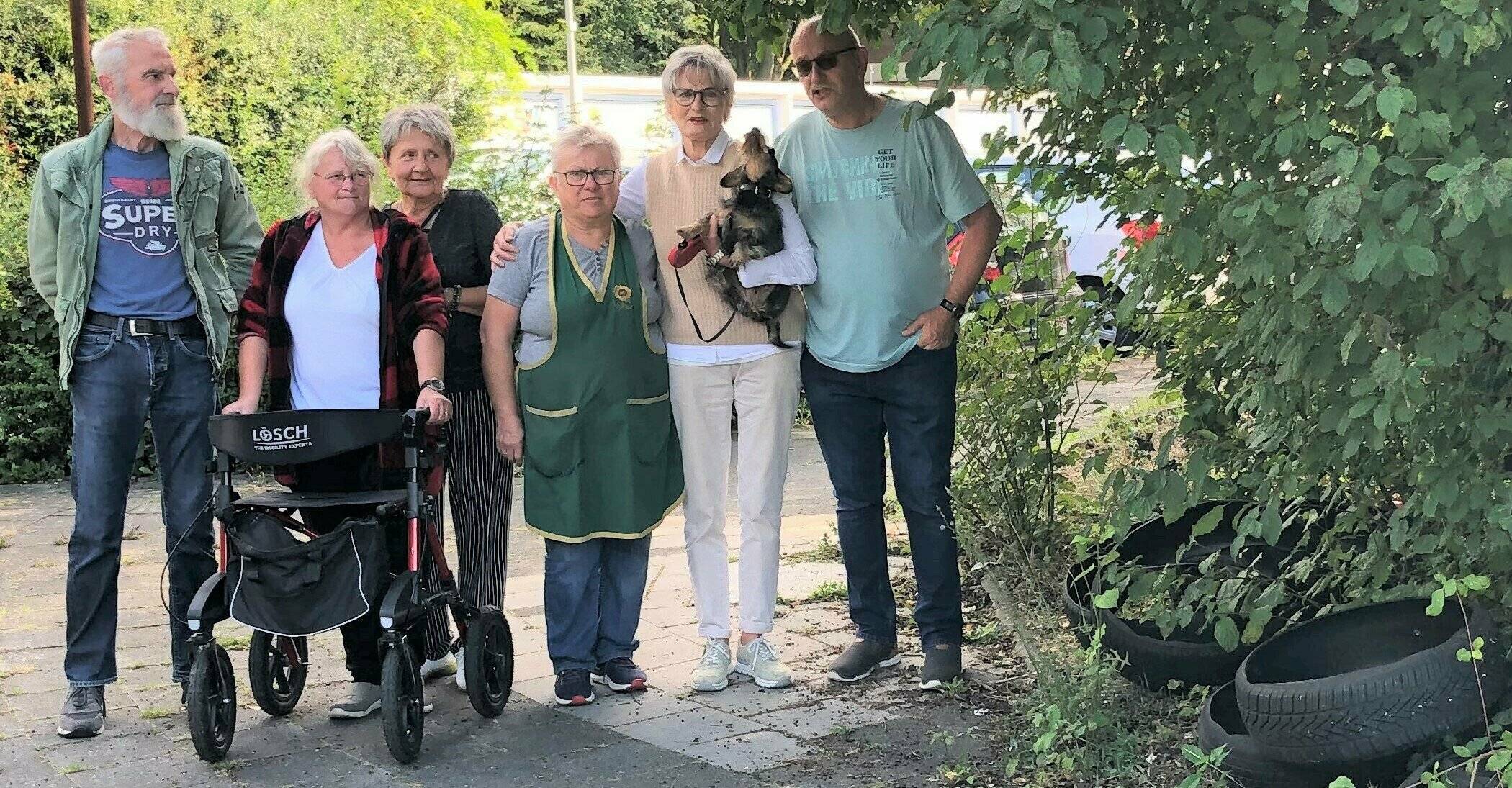 Ulrike Oberbach (mit Hund „Julchen“) und