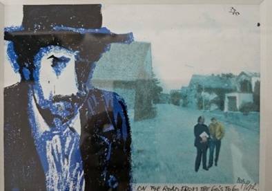  Das Bild auf dem Einladungsflyer zeigt eine fiktive Begegnung zwischen Bob Dylan und Robert Jordan. Die Collage schuf der verstorbene Korschenbroicher Künstler Horst Schleicher. 