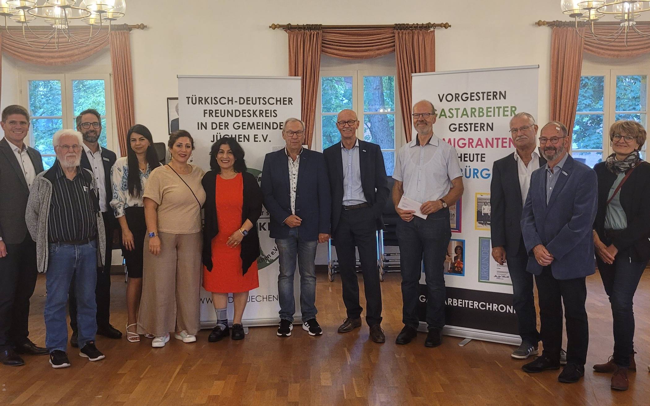 Vertreter der mit Spenden bedachten Vereine