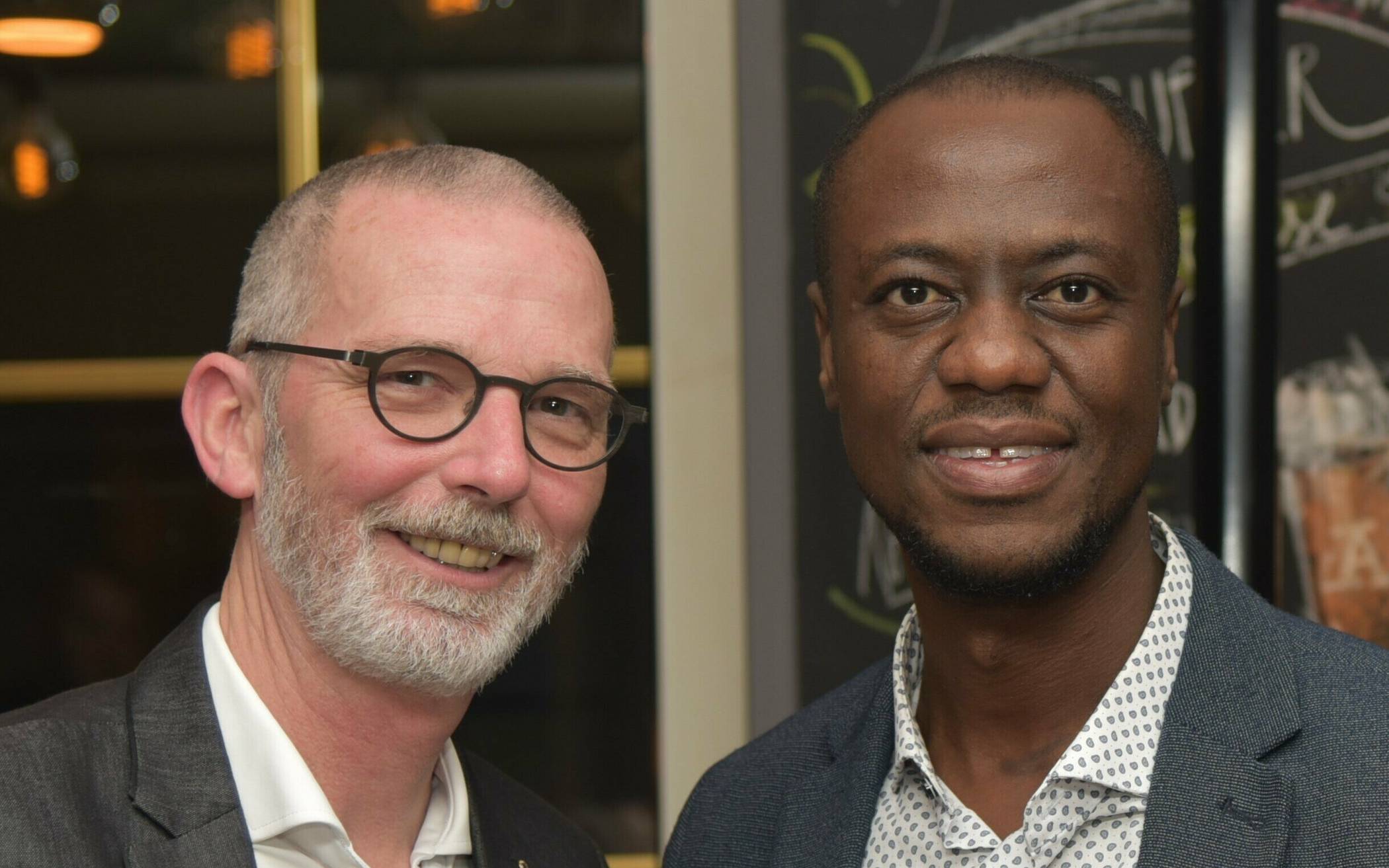 Christian Göler von Ravensburg (links) und Dr. Samuel Akae trieben das Klinikprojekt des Grevenbroicher „Lions-Club“ voran.