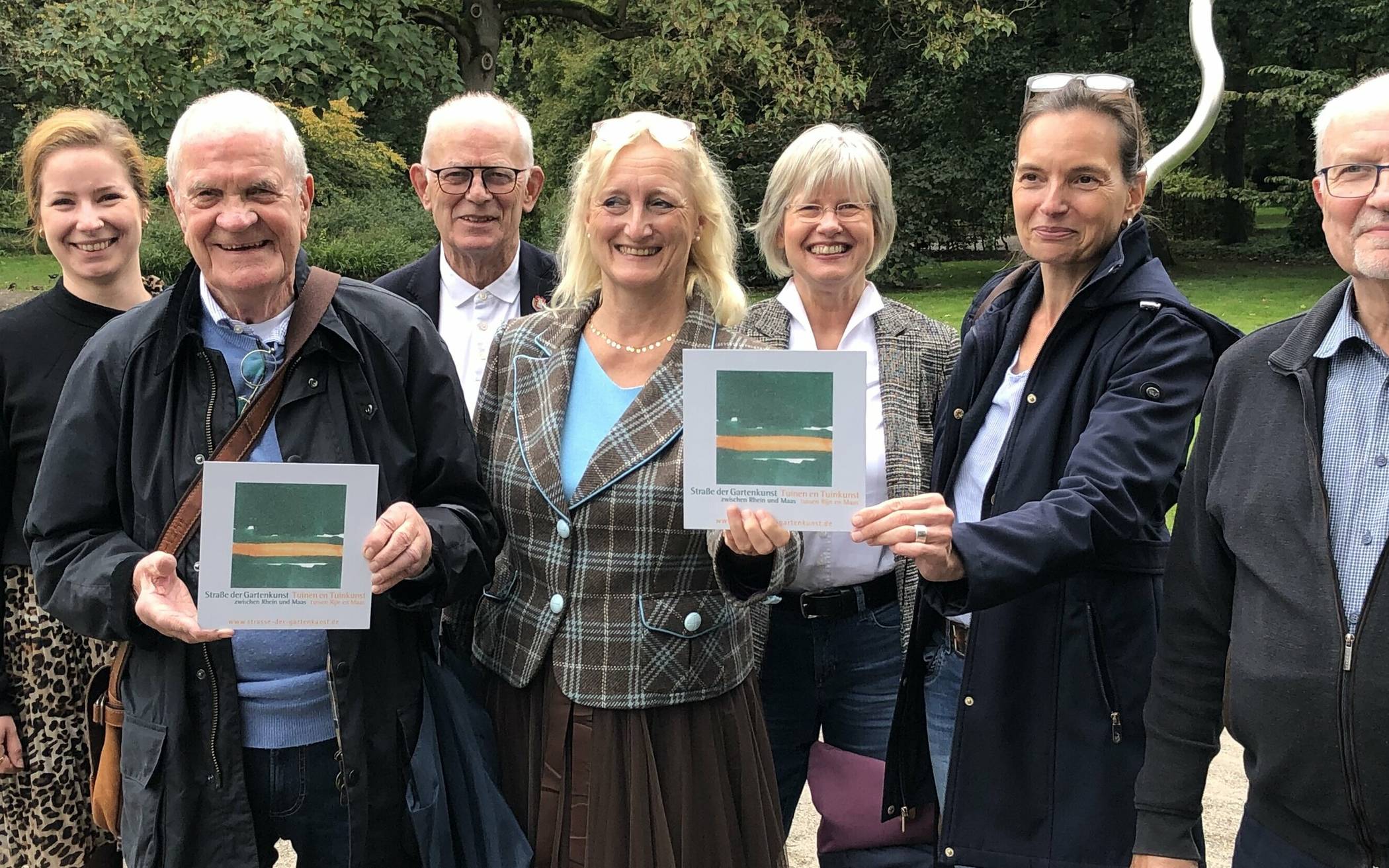 Große Freude bei Übergabe der (Beweis)-Plaketten (von links): Leonie Bolz (GfWS), Johannes Haas, Bernhard Oberbach, Kristiane von dem Bussche (GfWS), Andrea Conrads-Wendland, Christina Baum und Josef Lieven (Verkehrsverein/Finlay-Park).