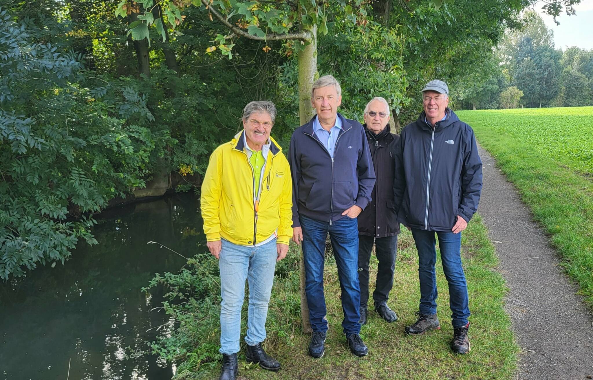  Ortsbürgermeister Norbert Geuenich, Verbandsvorsteher Horst Engel, Mitglied der Verbandsversammlung Hans-Josef Keulertz und Vize-Verbandsvorsteher Helmut Paul (im Bild von rechts.) 