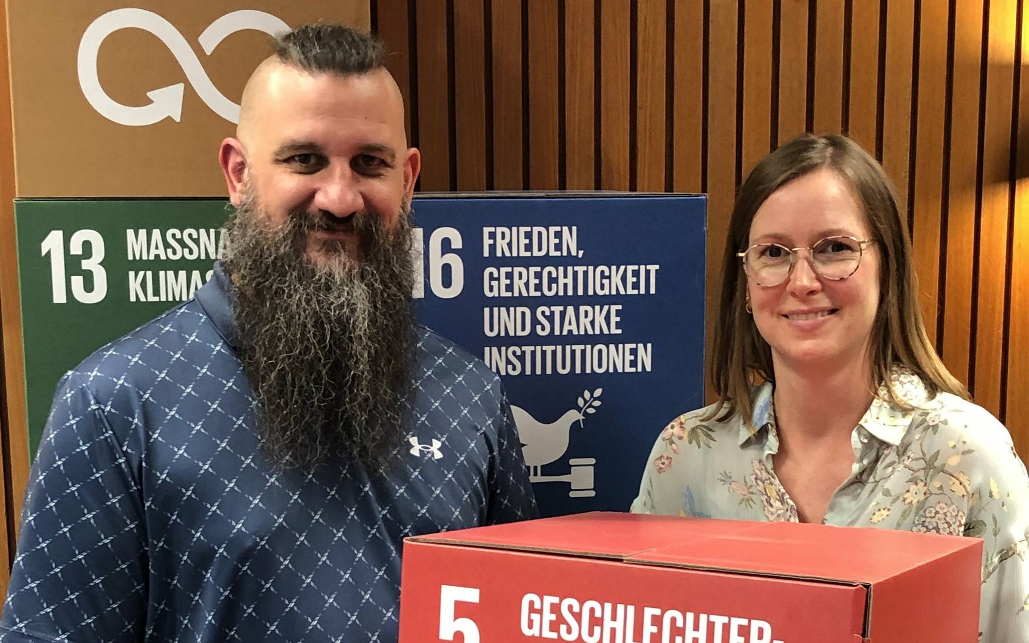 Schulleiter Daniel Krohne und Anne Nett, Leiterin der Abteilung I, die somit zur erweiterten Schulleitung gehört.