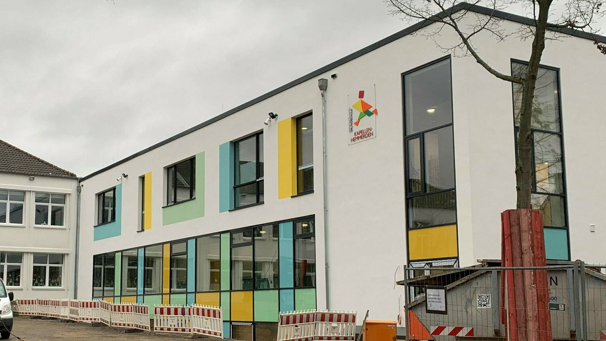 Seit vielen Jahren wird an der Kapellener Grundschule gebaut. Aktuell steht eine Erweiterung der Mensa an.  
