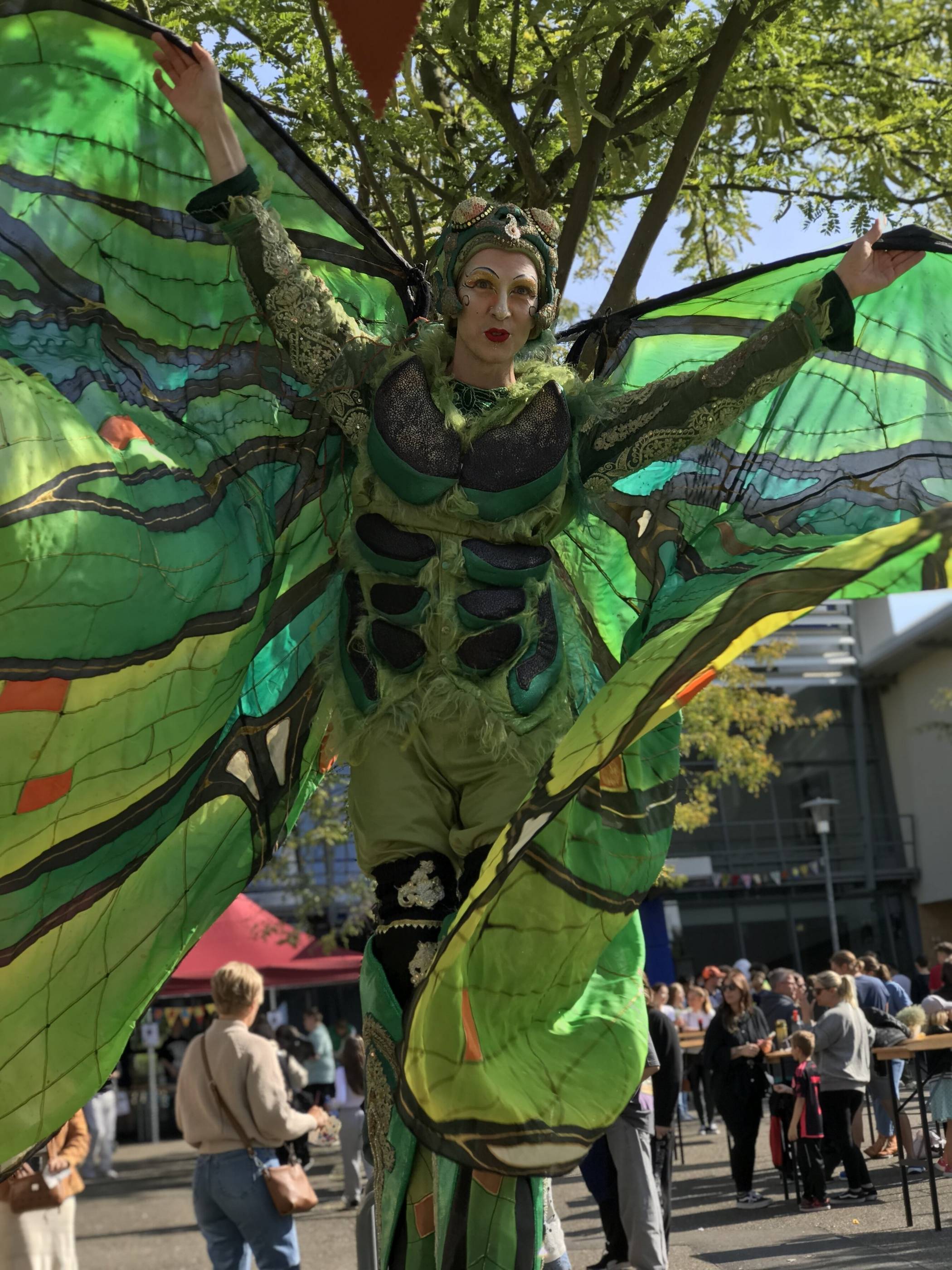 Die Schmetterling-Performance verlieh der Veranstaltung einen besonderen Zauber.