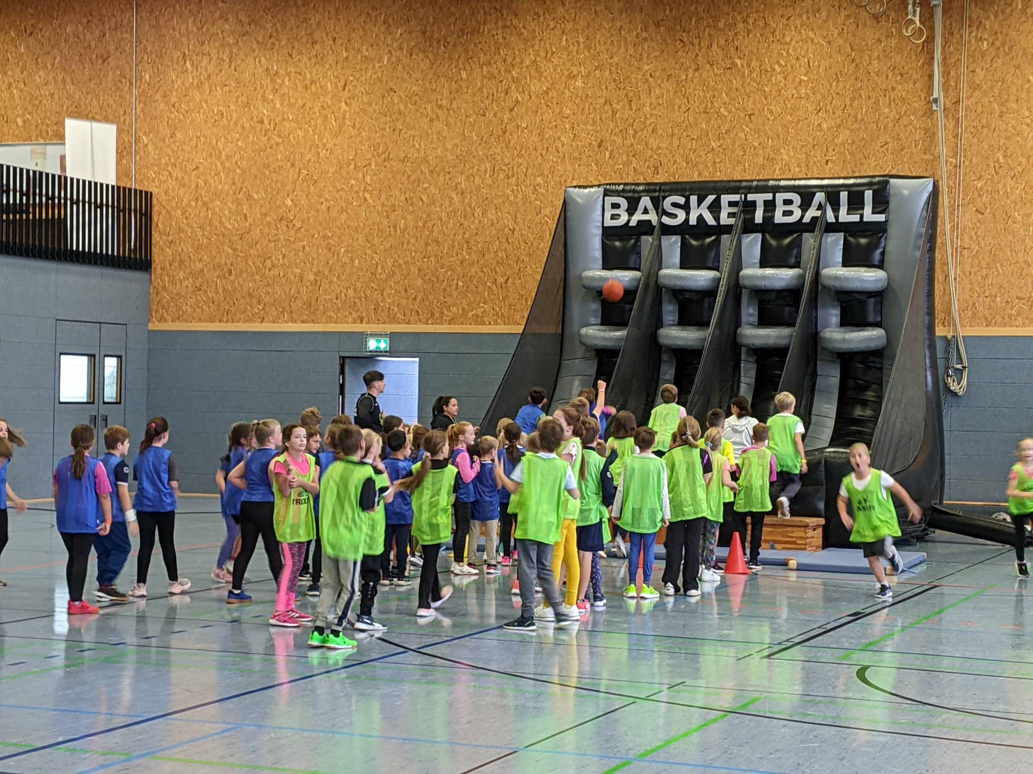 Sieben verschiedene Stationen, zum Beispiel Basketball, gab es.