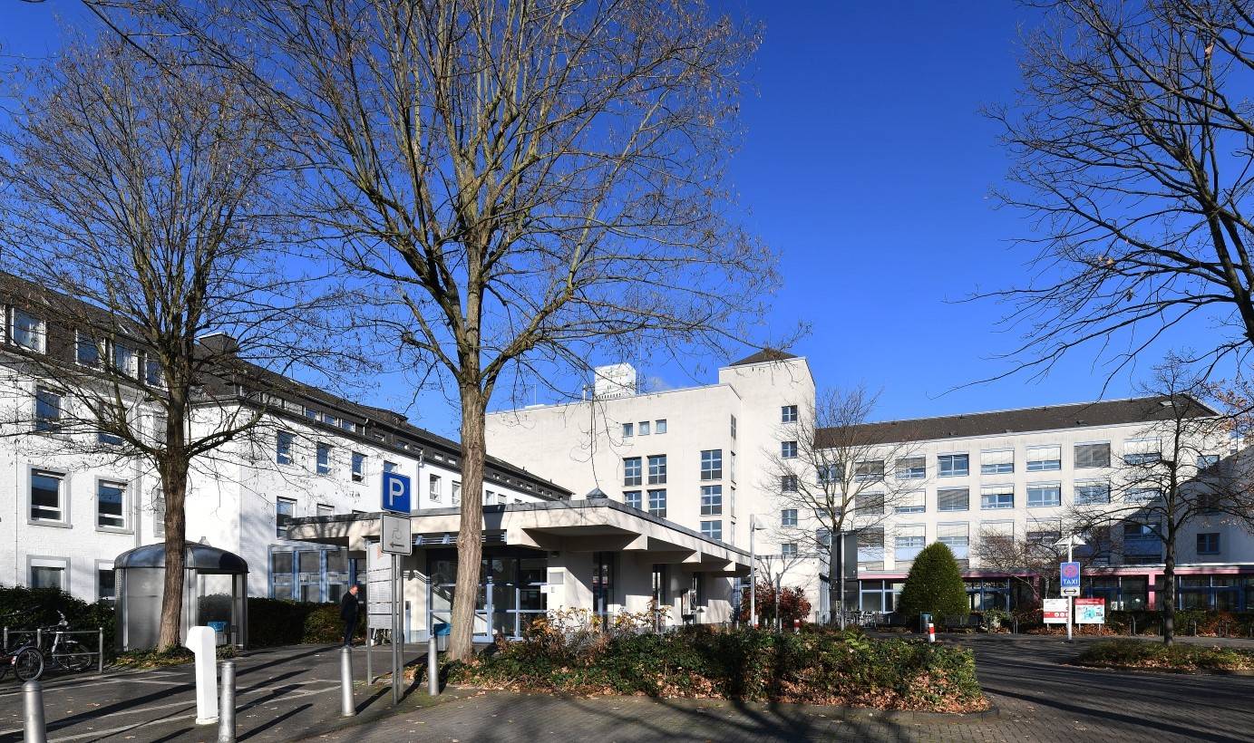 Podium zum Krankenhaus