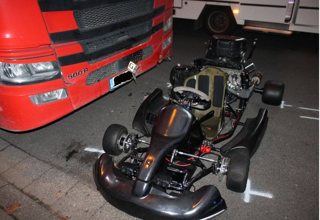 Schwerverletzter nach Verkehrsunfall mit selbstgebautem Kart