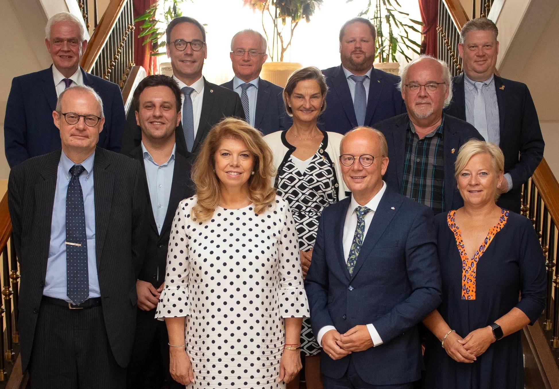  Delegation der Parlamentariergruppe „NRW-Polen, Ukraine, Mittel- und Osteuropa, Baltikum“, unter Leitung von Präsident Kuper gemeinsam mit dem stellvertretenden Botschafter Bulgariens, Stephan Röken, sowie der Vizepräsidentin Bulgariens, Ilijana Jotowa.  
