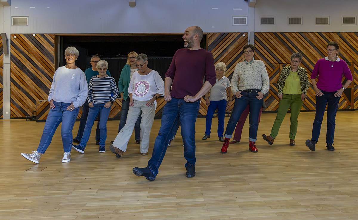 Wie bei der „Bunten Gruppe“ wird auch bei „Dance inklusiv“ eine bunte Mischung von Line Dance bis Gesellschaftstänzen erlernt.   