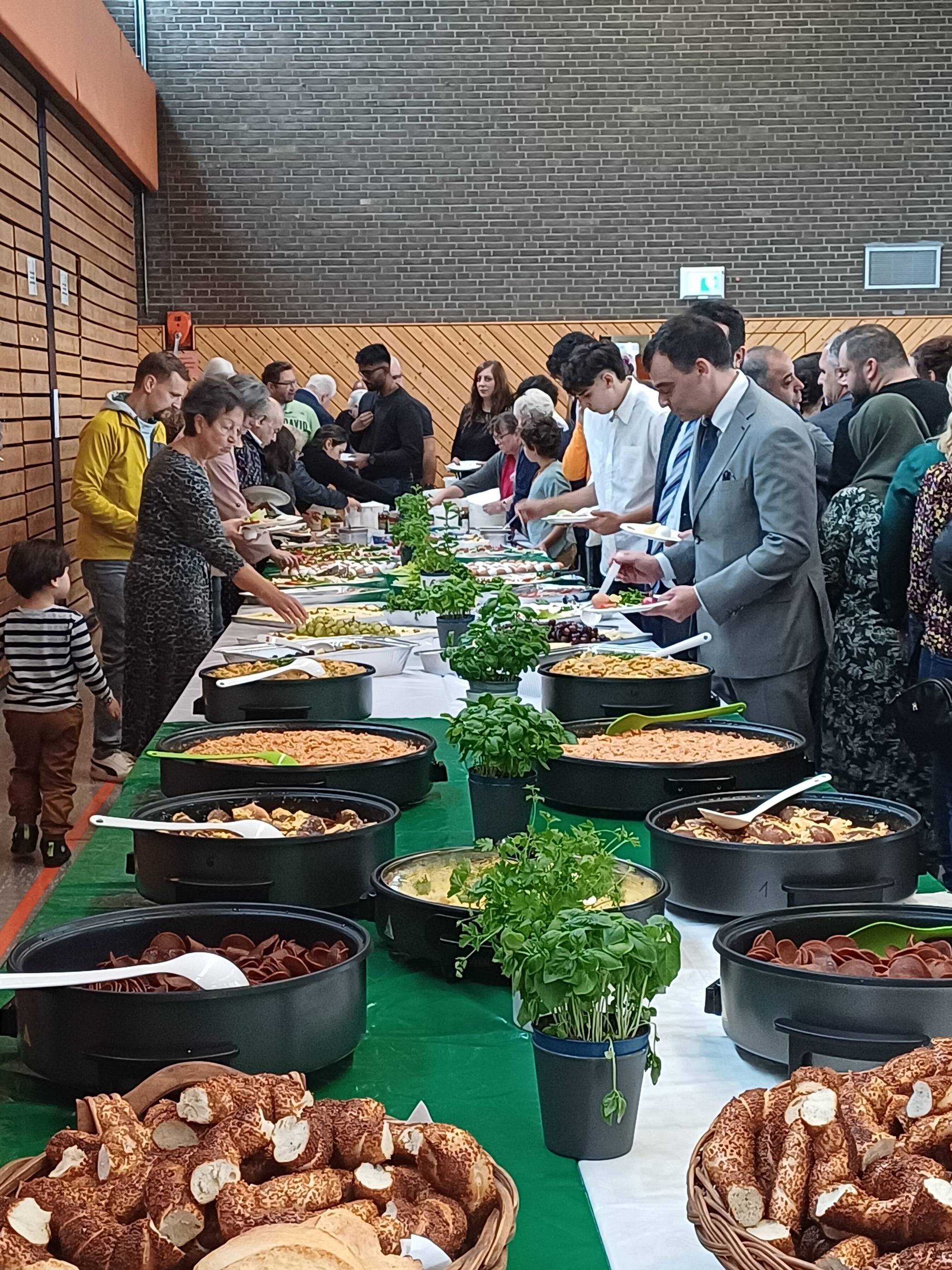 Es gab wieder ein liebevoll vorbereitetes Buffet mit vielen Leckereien.