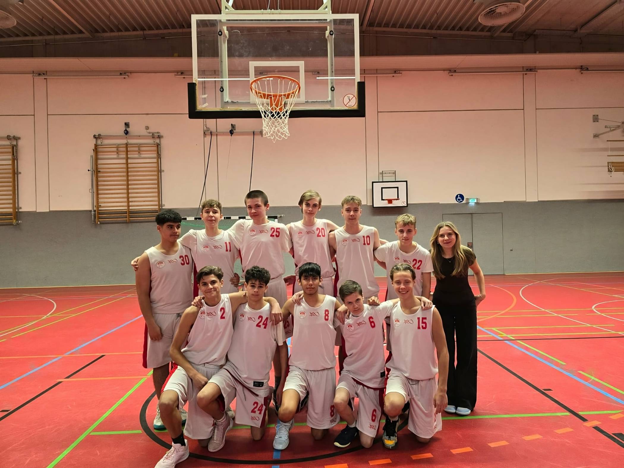  Die Jungs der U16 stellten einen neuen Vereinsrekord auf mit 186 erzielten Punkten in einem Spiel. 