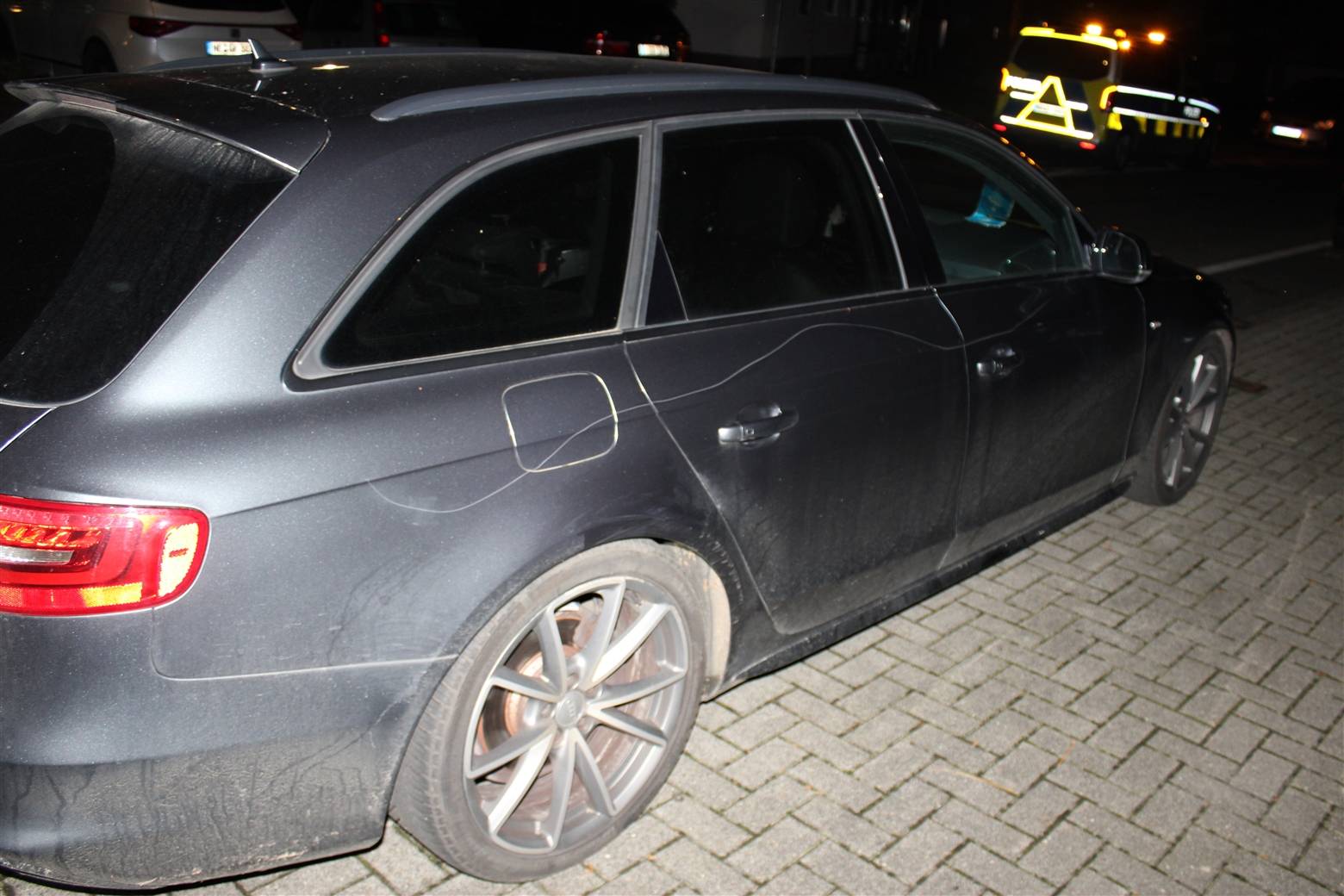 Ein beschädigtes Fahrzeug.