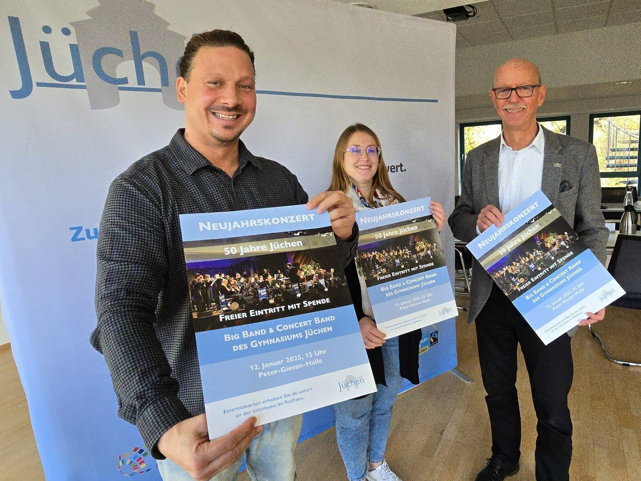  Von links: Simon Förtsch, Organisatorin Anette Hacks und Bürgermeister Harald Zillikens freuen sich auf das Neujahrskonzert.  