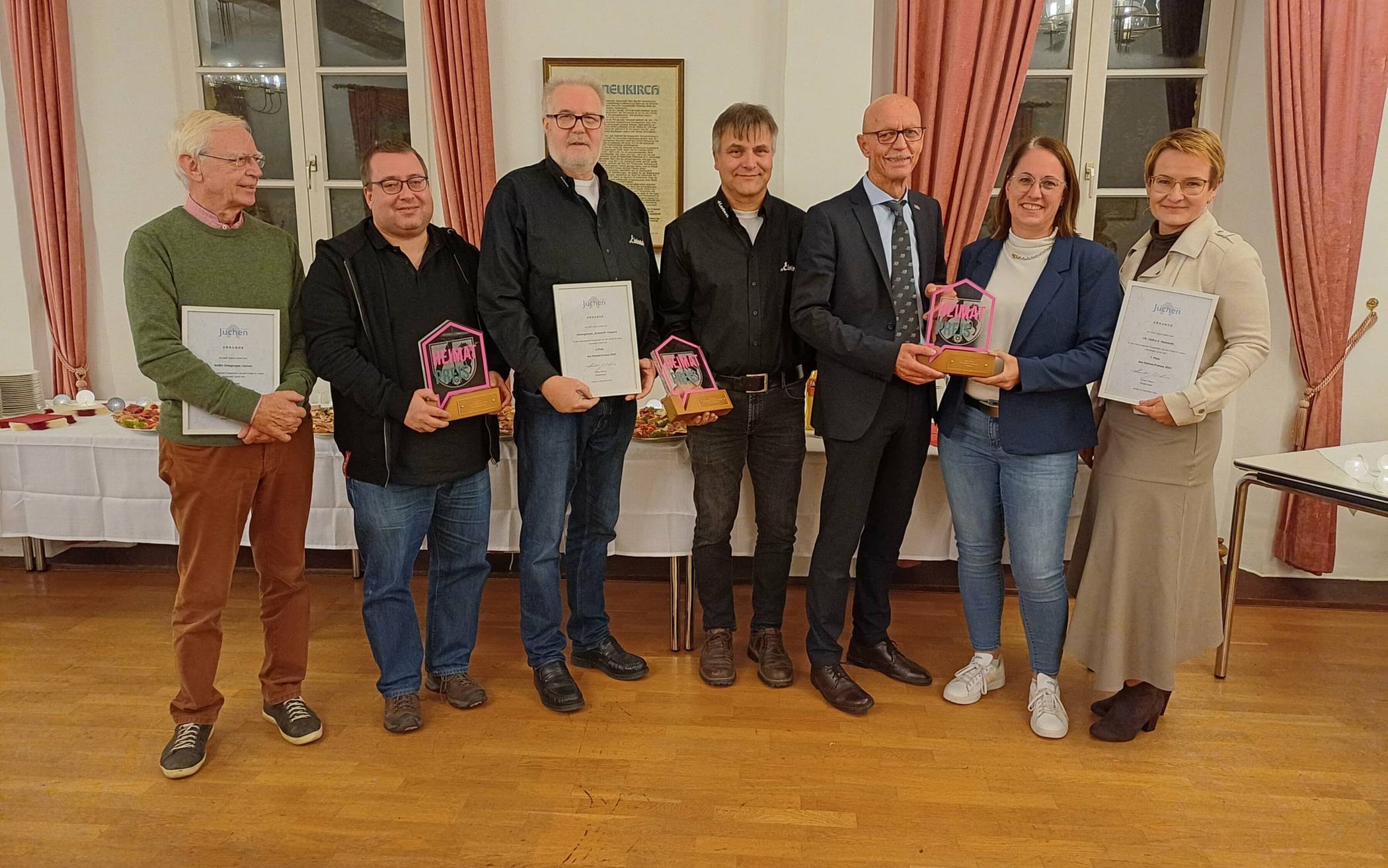 Bürgermeister Harald Zillikens (3. v. r.)