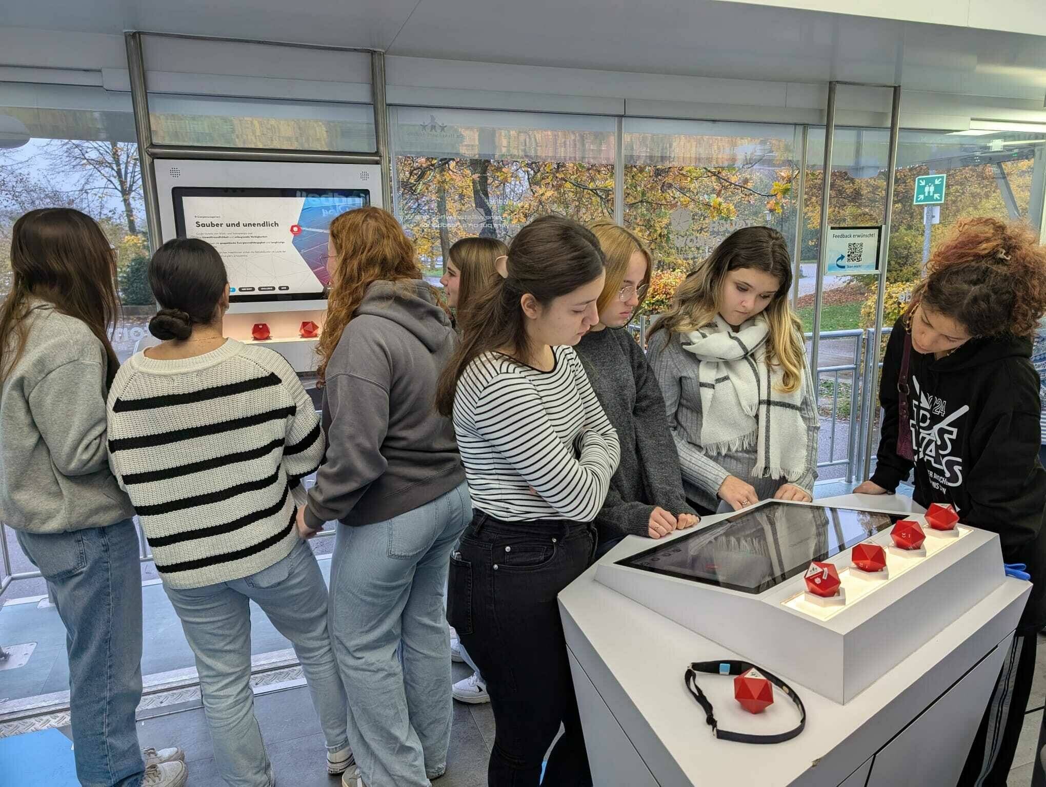  Im TouchTomorrow-Truck gab es für die Schüler allerhand zu entdecken. 