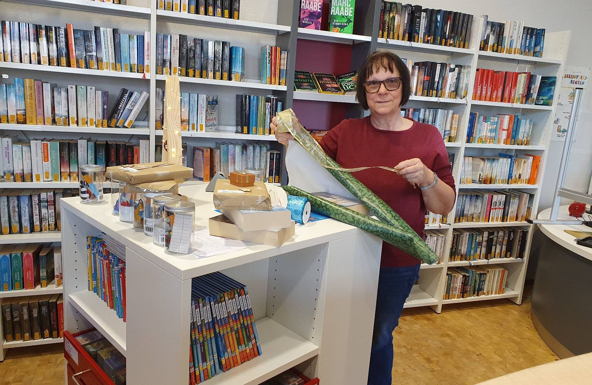 Das Büchereiteam hat Überraschungen verpackt.
&#x21e5;Foto: