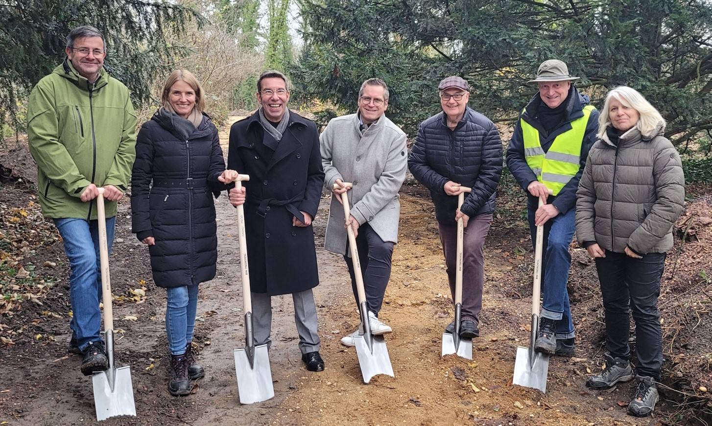 Im Bedburger Schloss-Park kamen alle Projektbeteiligten