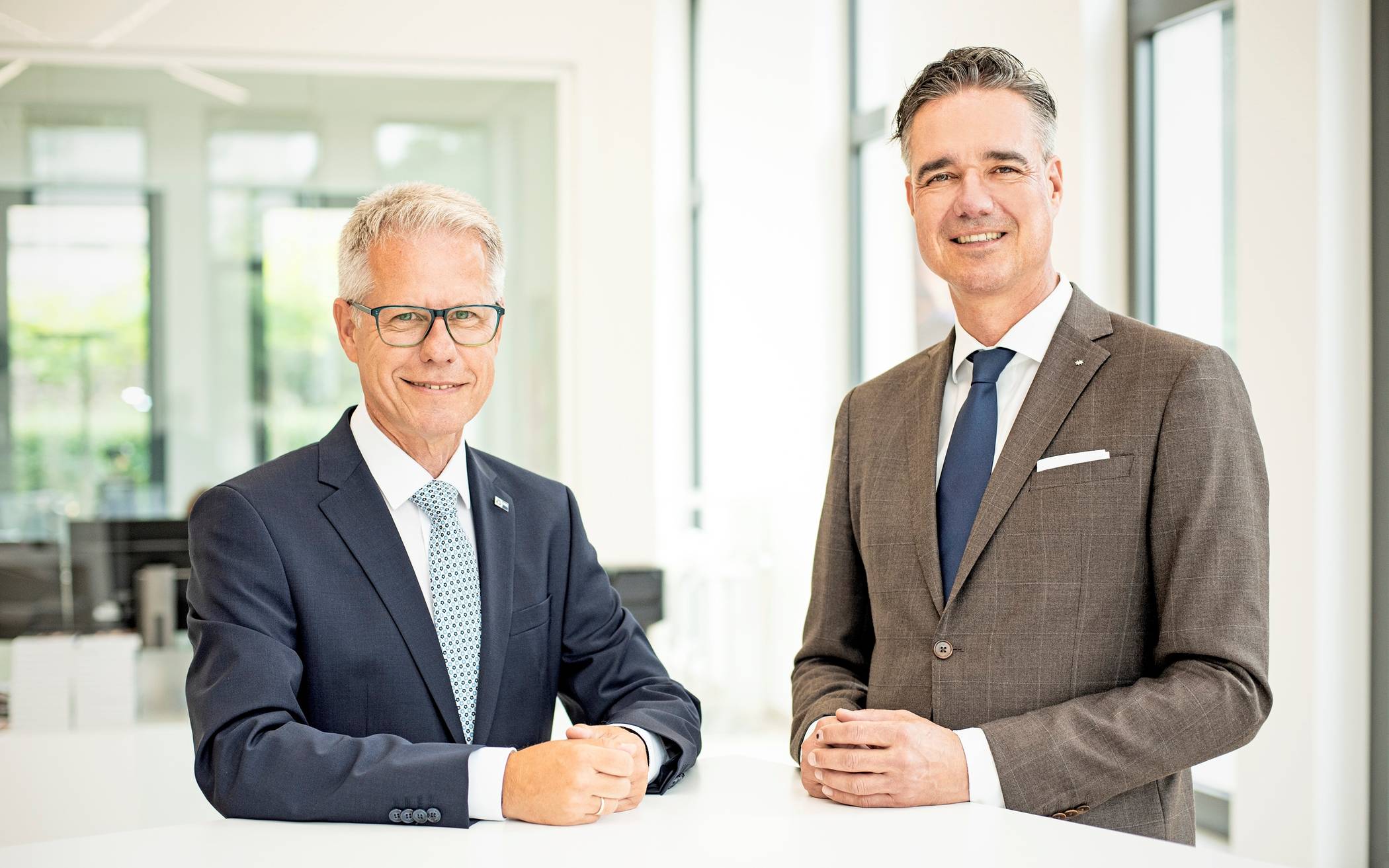 IHK-Präsident Elmar te Neues (l.) und