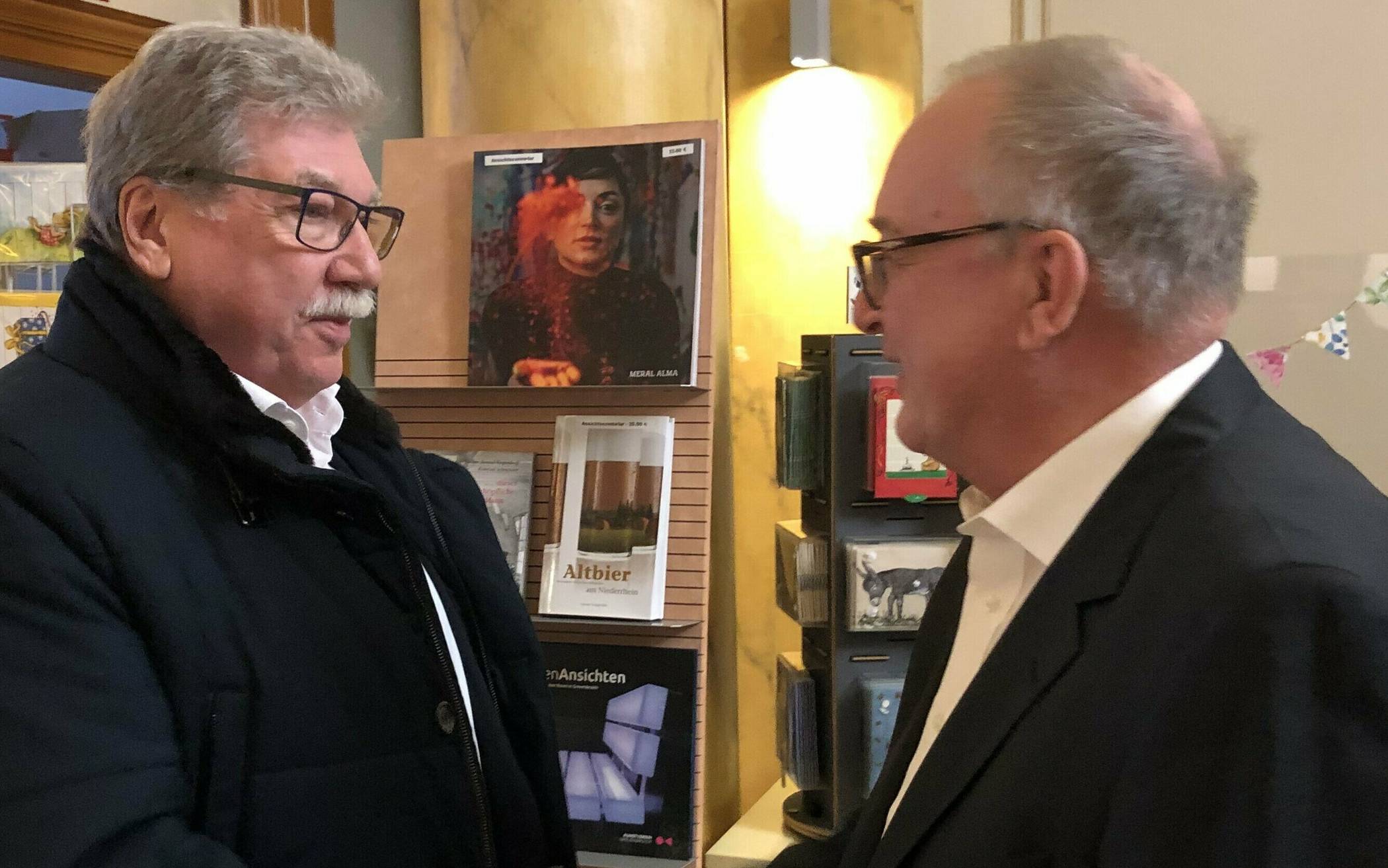 Heesch begrüßte die Gäste, hier Wilfried Wißdorf von der SEG.
