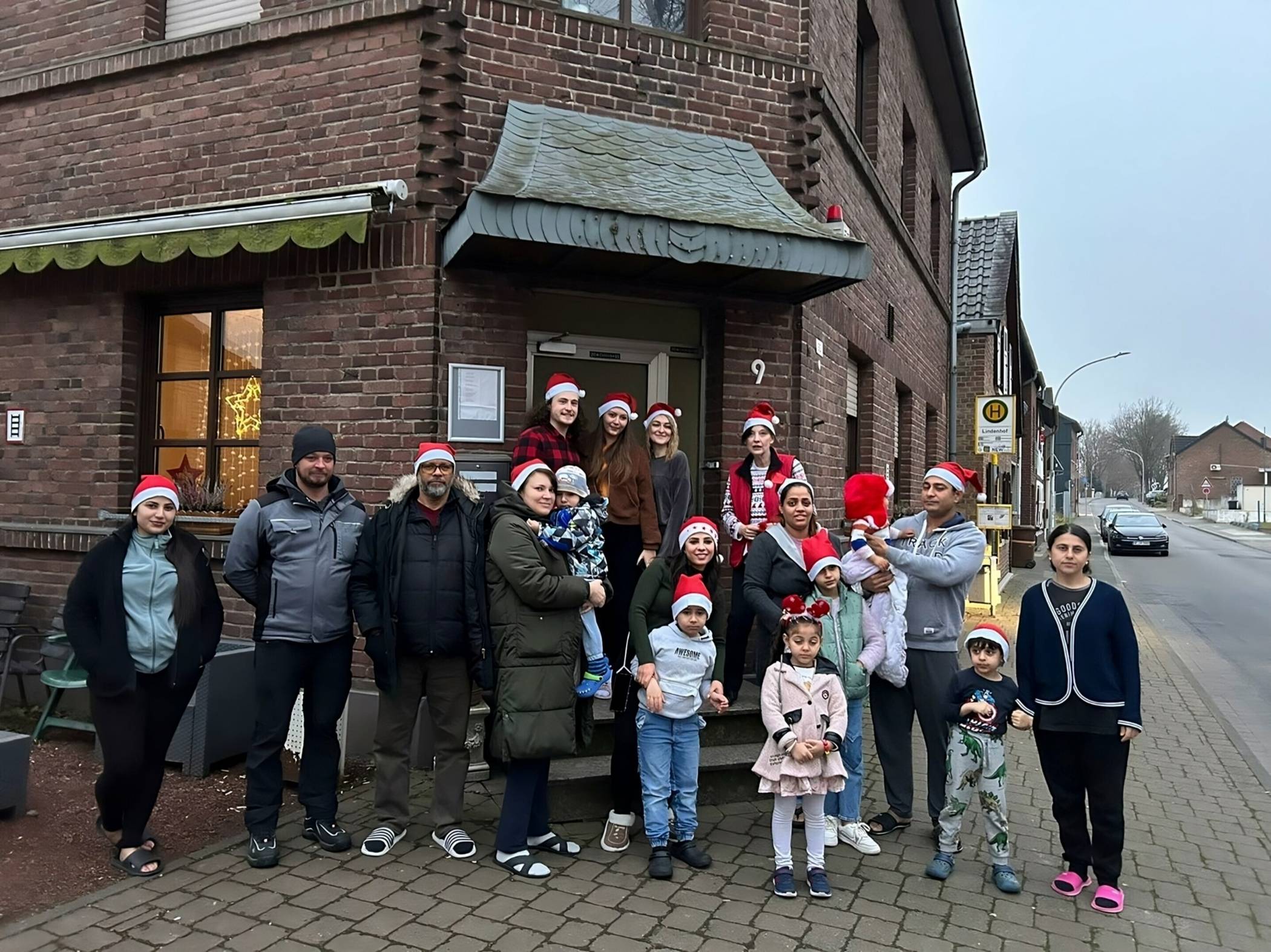 Zur vorweihnachtlichen Feier kam man im „Lindenhof“ zusammen.  