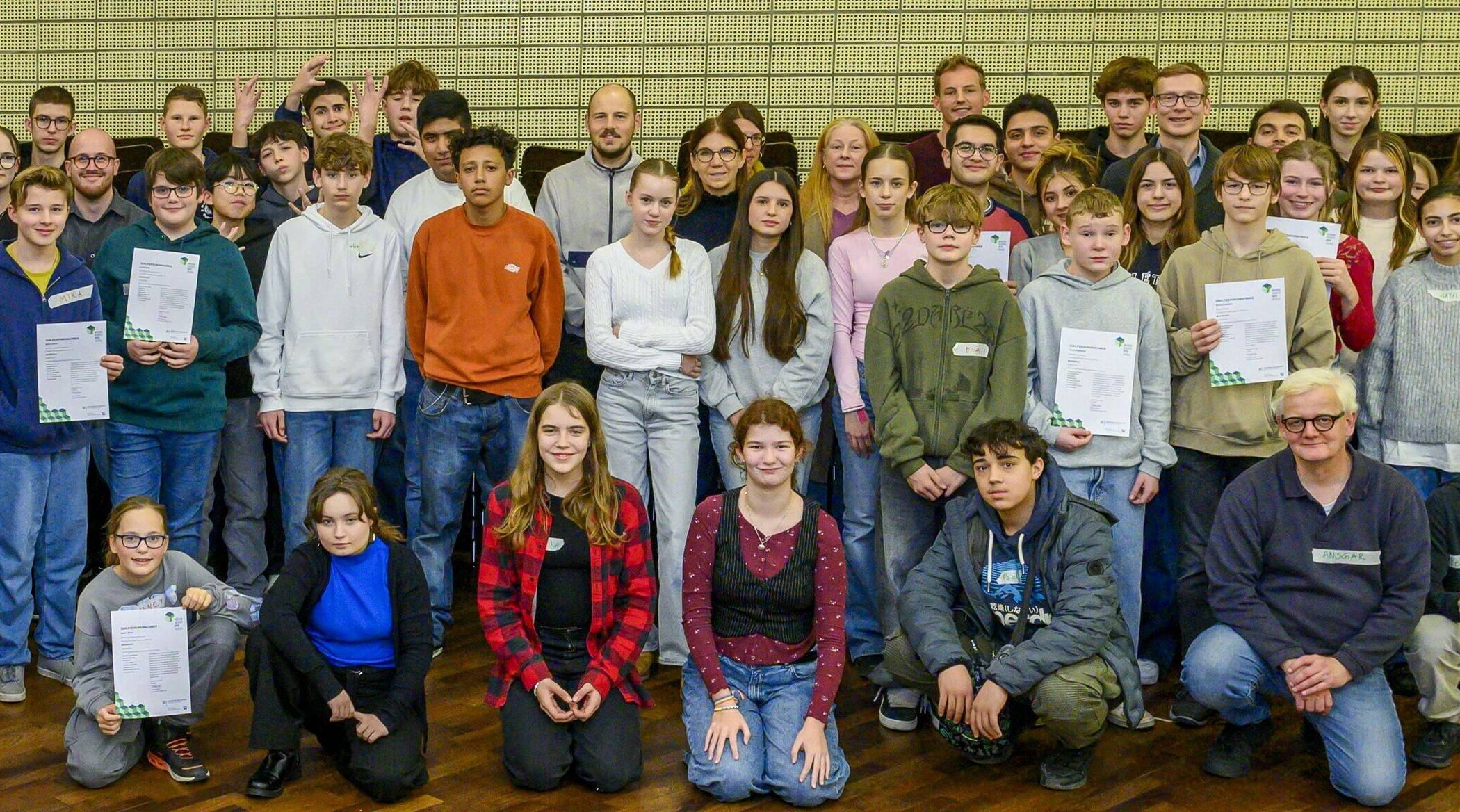 Medien-Scouts von elf weiterführenden Schulen aus