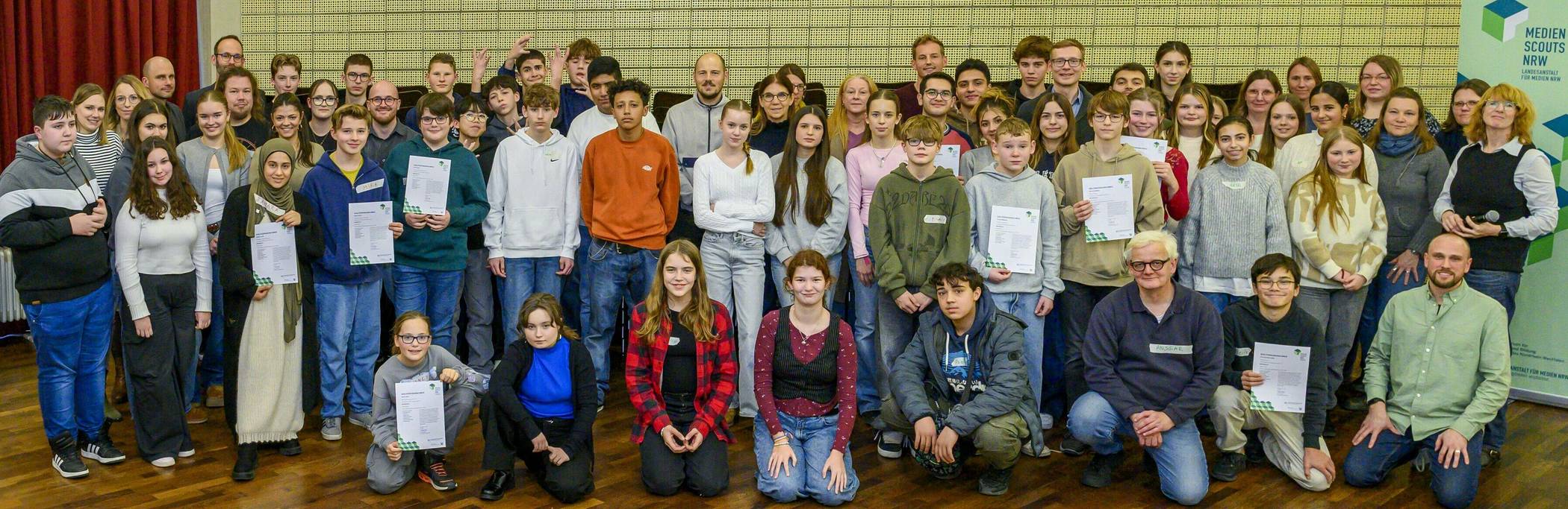  Medien-Scouts von elf weiterführenden Schulen aus dem Rhein-Kreis Neuss erhielten jetzt ihre Urkunden. 