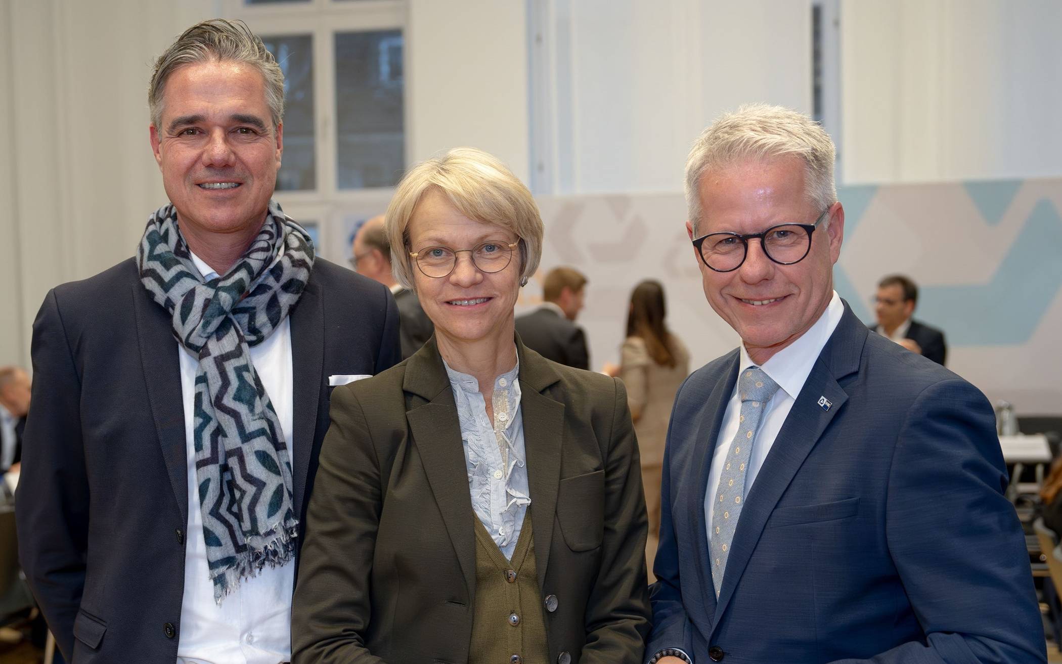 IHK-Präsident Elmar te Neues (links) und