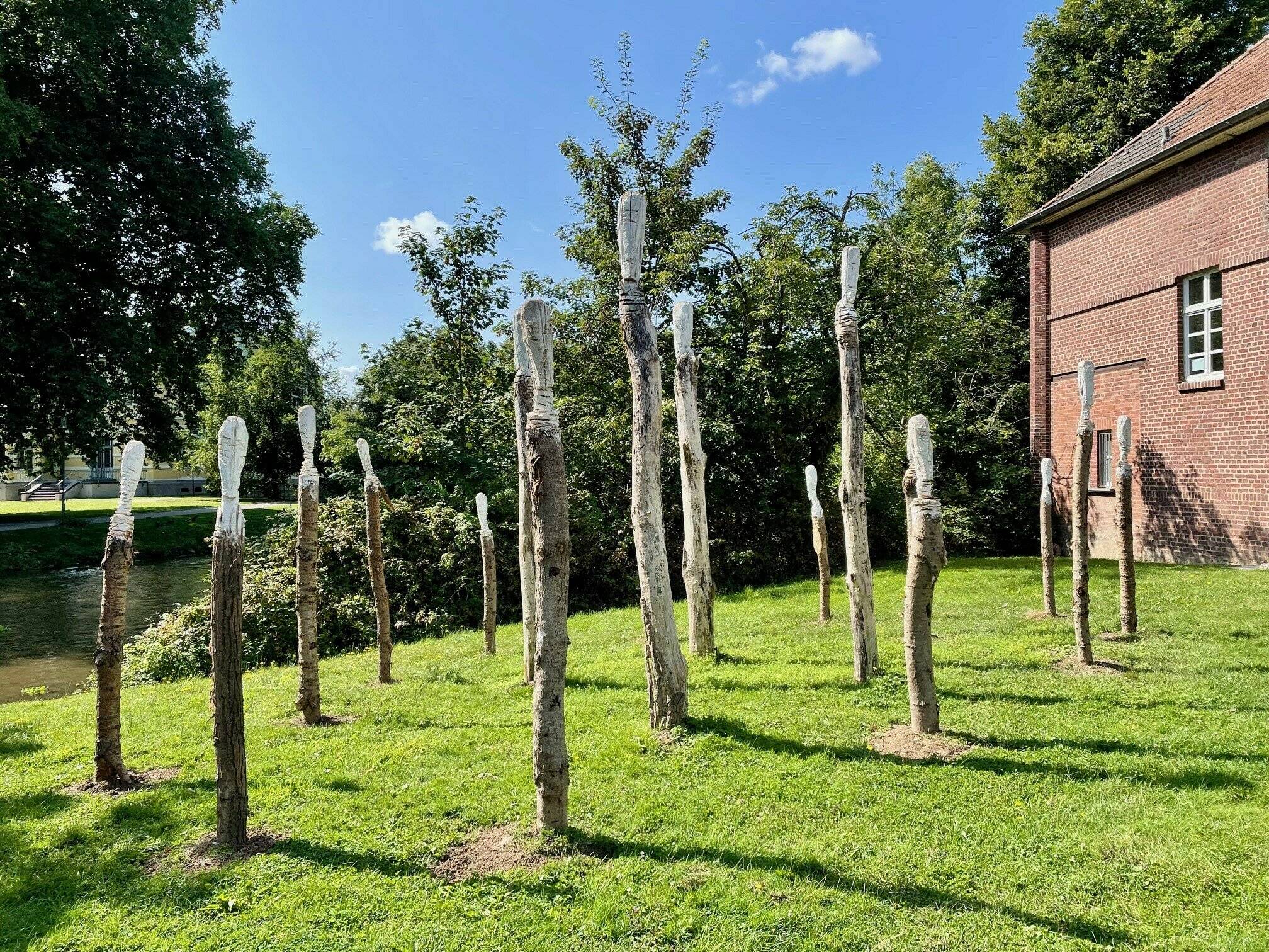  Hier ist die Welt noch in Ordnung: Pappelmänner auf der Stadtparkinsel. 