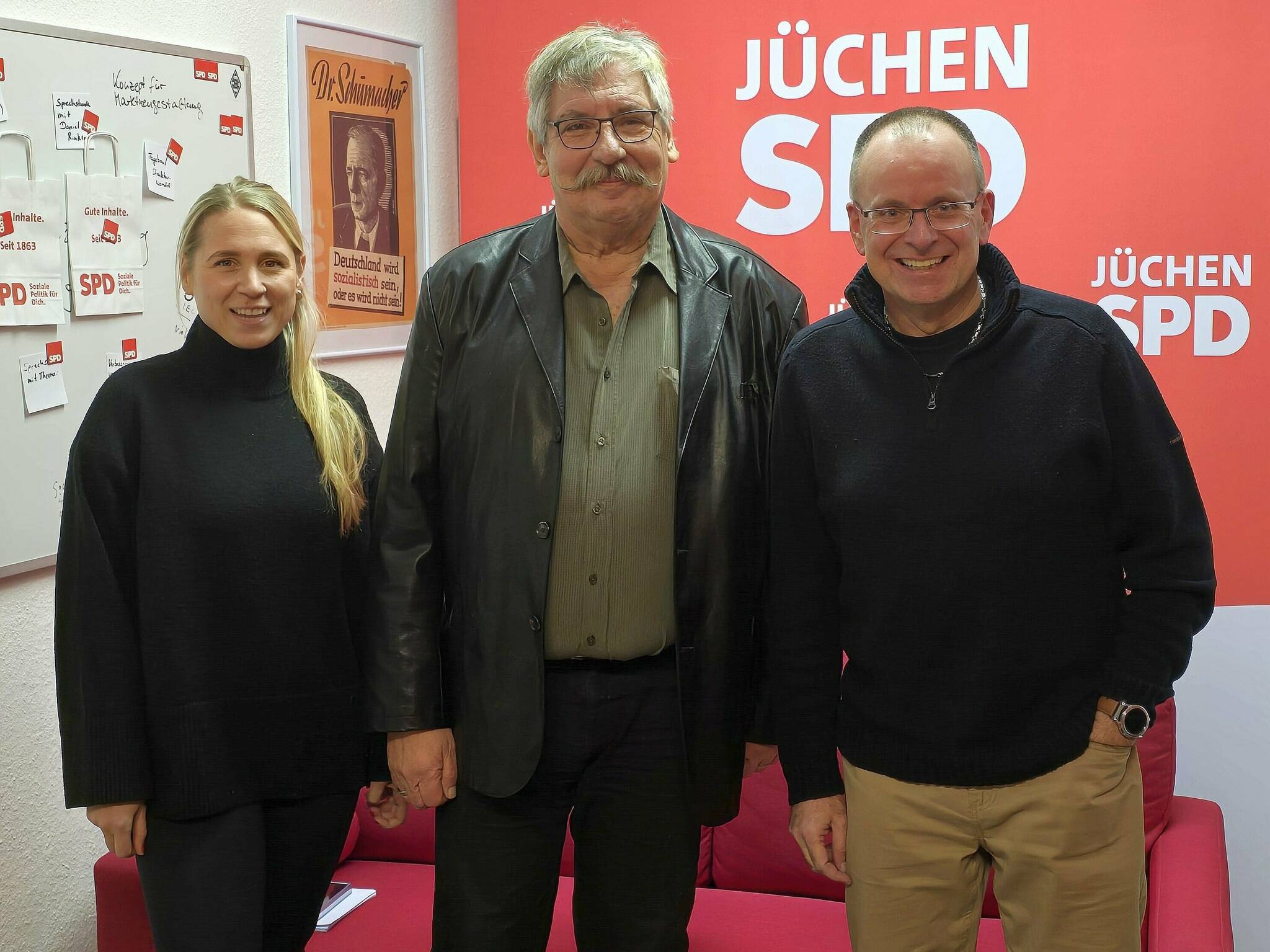 Wolfgang Norf (Mitte) mit den beiden SPD-Ortsvereinsvorsitzenden Anna Strohbach und Norbert John.   