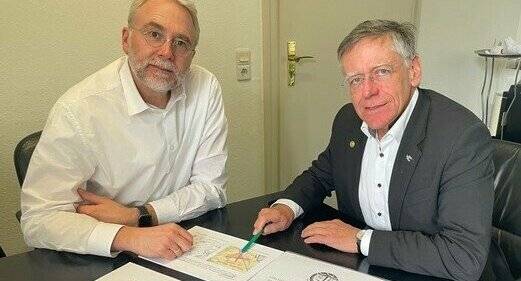 CDU-Bürgermeister-Kandidat Holger Hambloch sprach nach der Bürgerversammlung mit Landrat Petrauschke und Kreisdirektor  Brügge, die beide im Regionalrat sind.