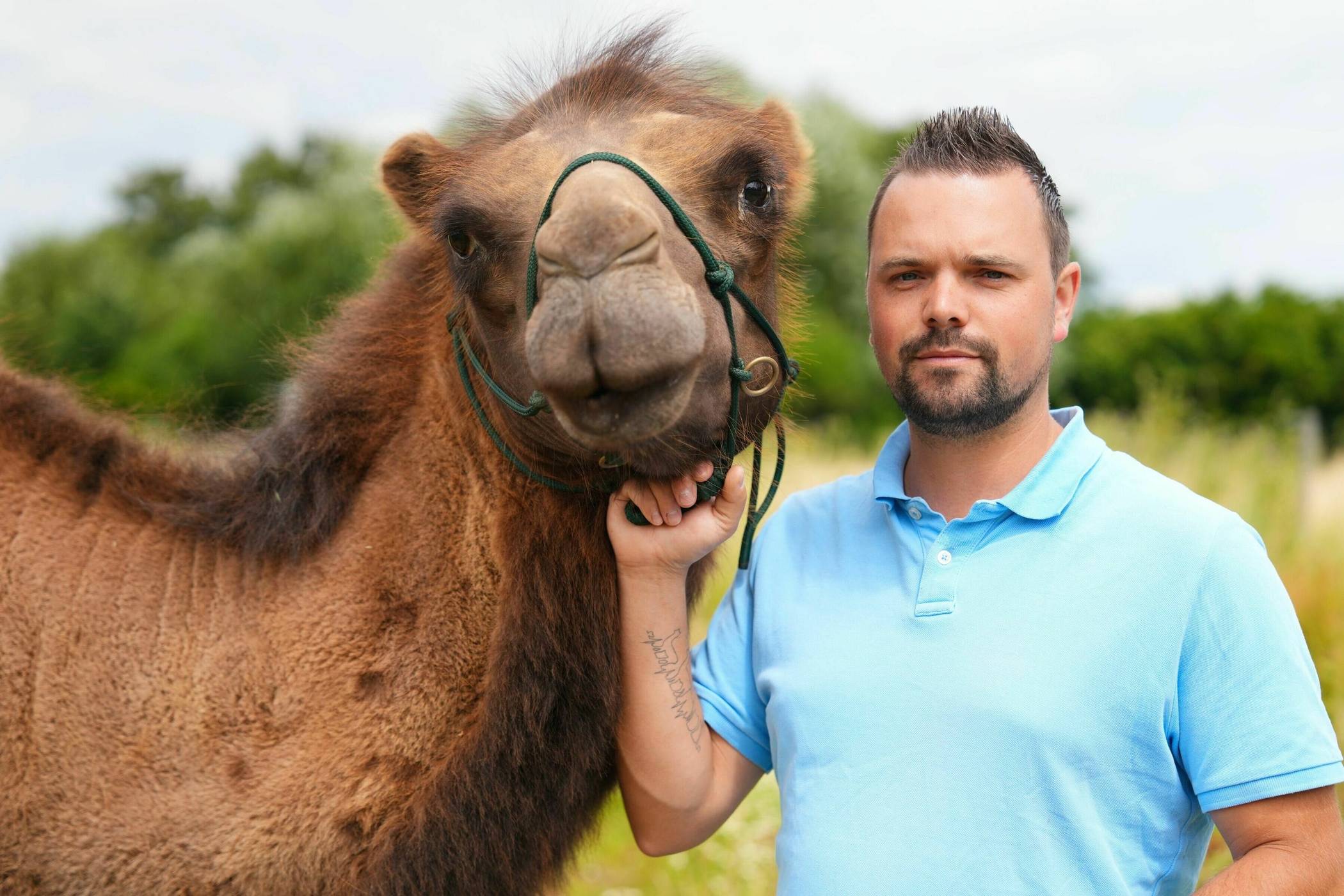  Kamelhalter Marvin zieht nach seiner Teilnahme bei „Bauer such Frau“ Bilanz..  