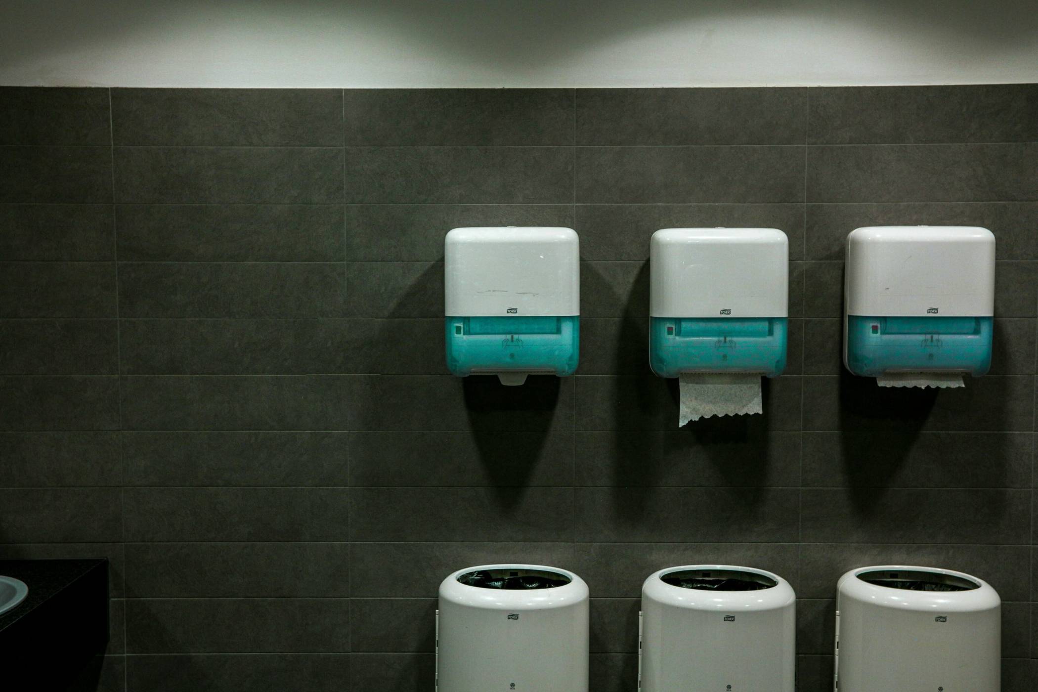 Hygienevergleich: Papierhandtücher oder Handtrockner?
