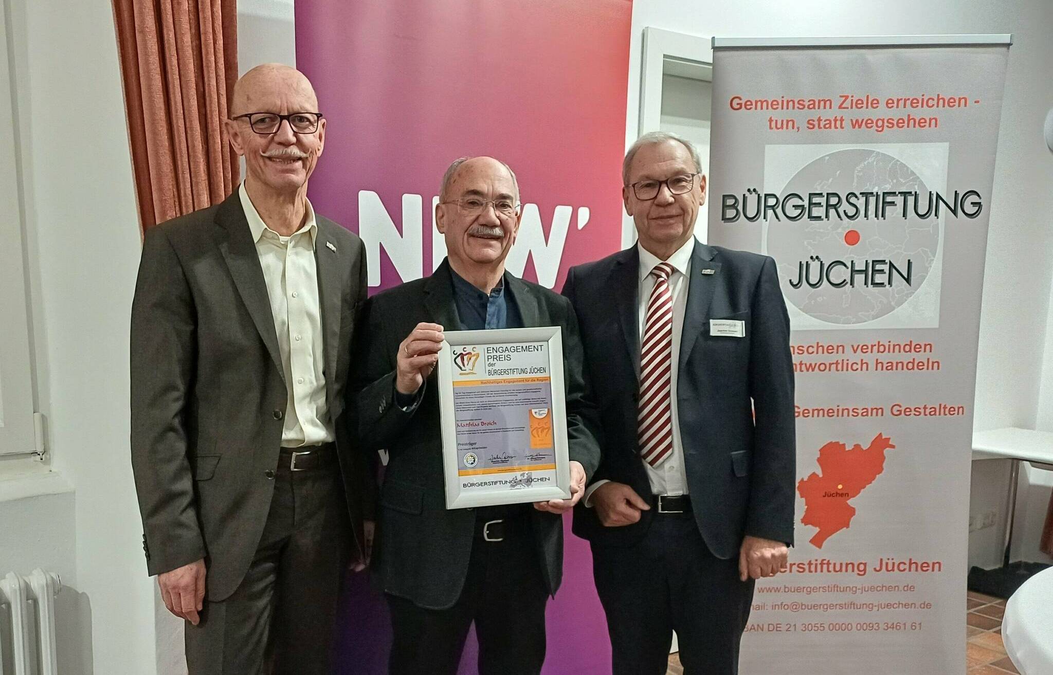 Von links: Bürgermeister und Stiftungsratsmitglied Harald