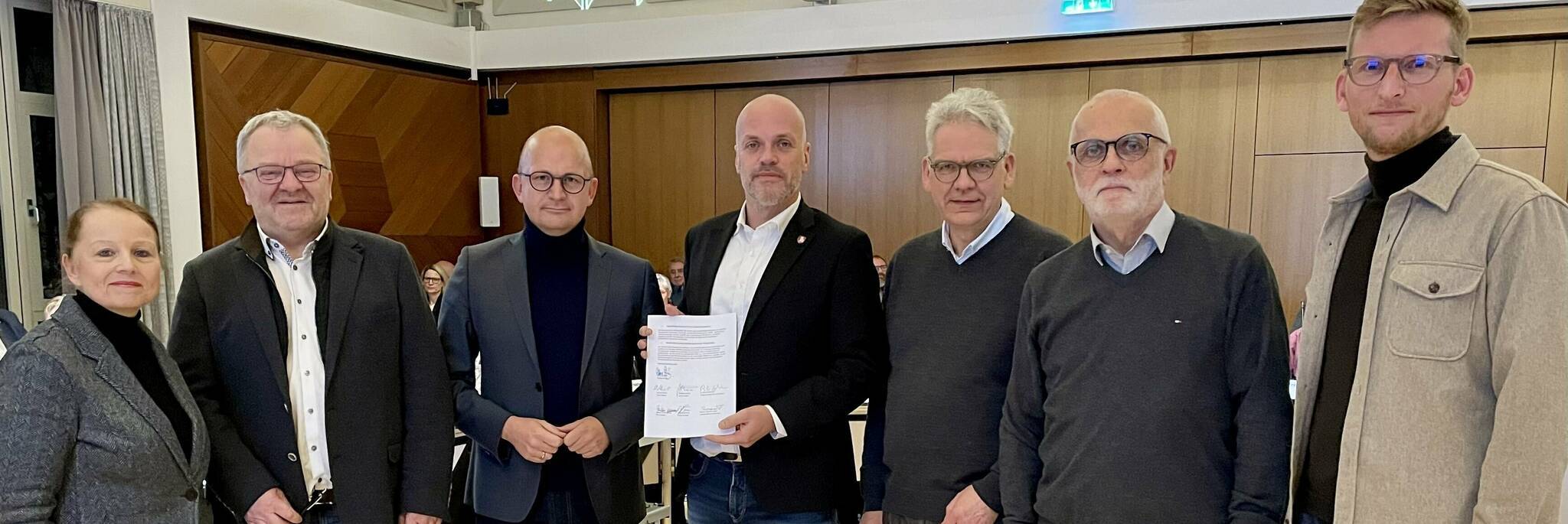 Bürgermeister Klaus Krützen (Mitte) mit den