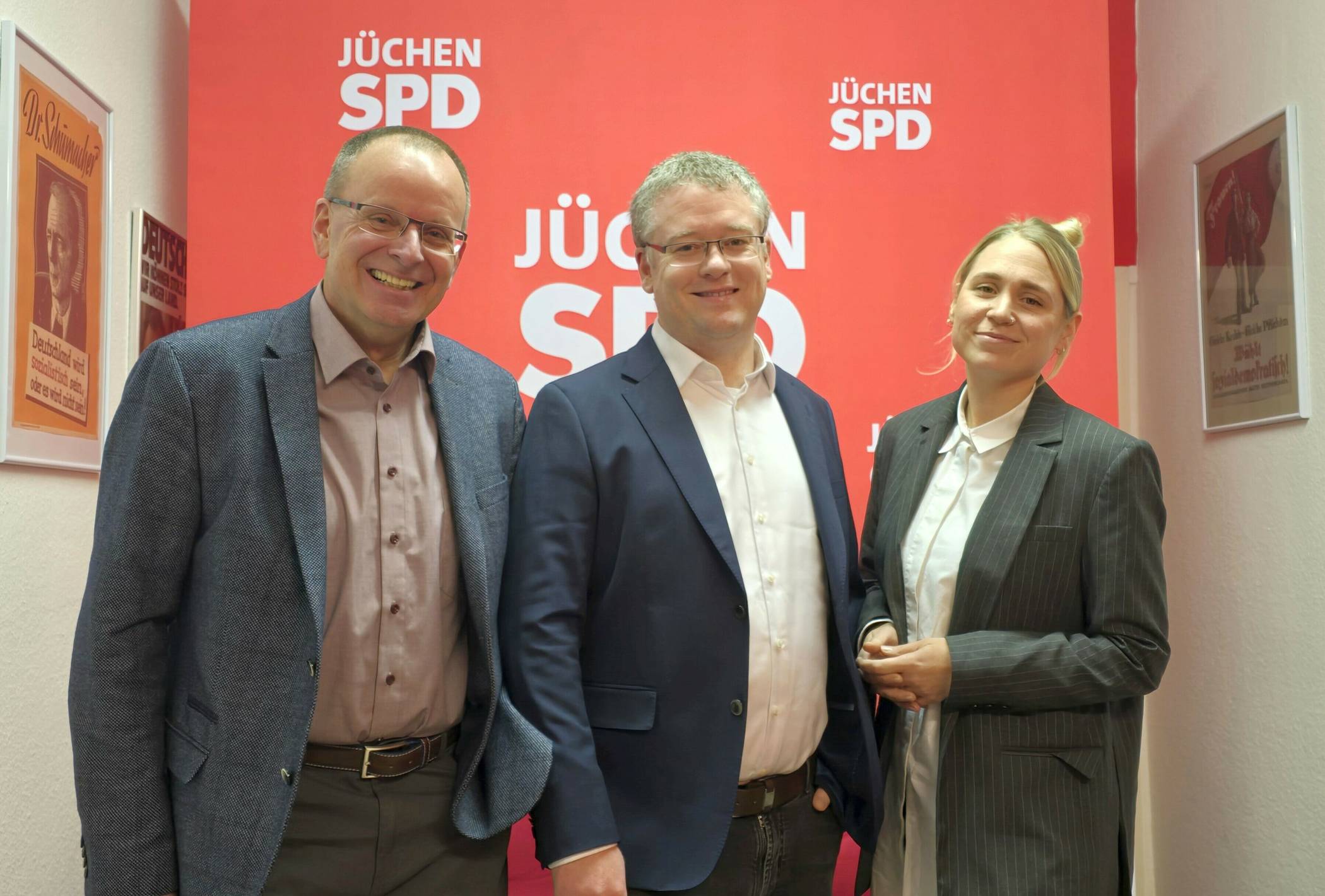 Bürgermeisterkandidate Philipp Sieben (Mitte) mit den SPD-Ortsvereinsvorsitzenden Anna Strohbach und Norbert John.