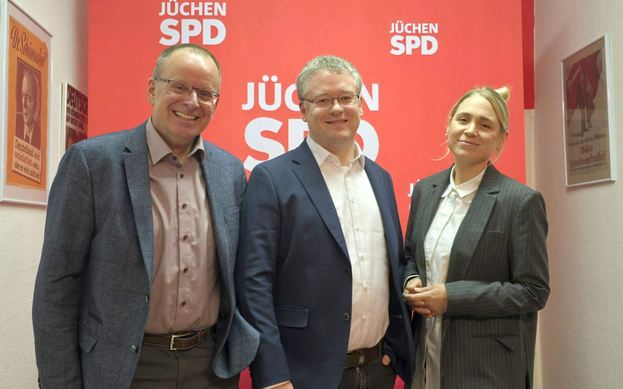 Bürgermeisterkandidate Philipp Sieben (Mitte) mit den