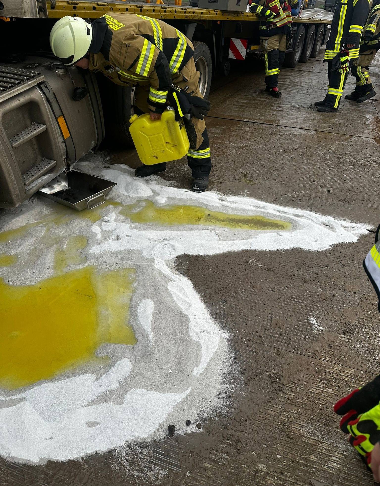 Vanikum: Lkw-Tank aufgerissen, Diesel gelangte ins Erdreich