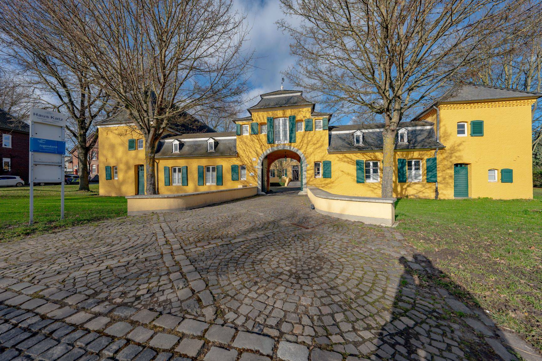 Hier sitzt das Jugendamt in Jüchen.
