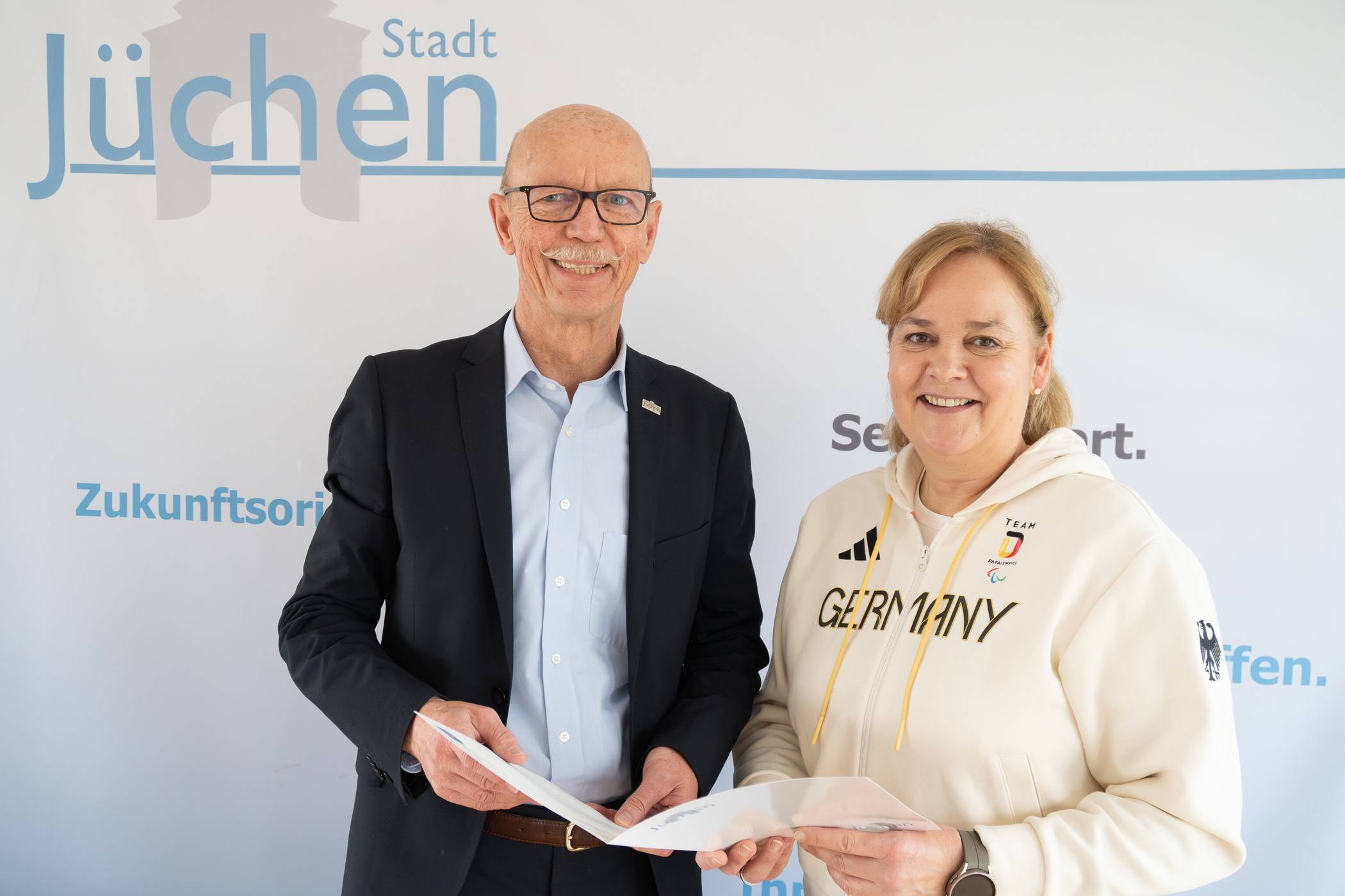 Silke Fütterer-Sommer, Bundestrainerin der Para-Dressurreiter, sprach mit Bürgermeister Harald Zillikens über ihre Erfahrungen bei den Paralympics.  
