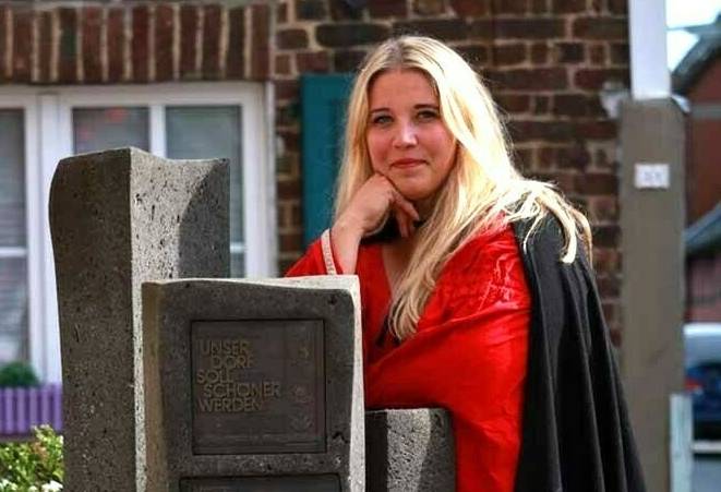 Deborah „Debby“ Dolf  bietet schon seit rund 15 Jahren Führungen rund um das Schloss Hülchrath an.