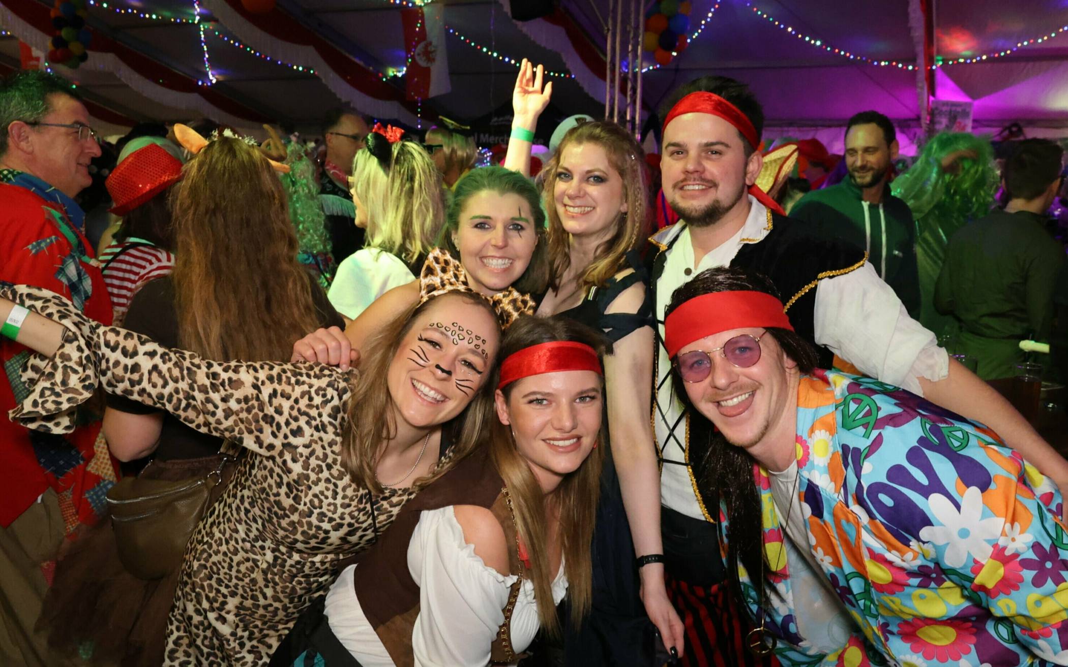  „Es ist Karneval, wir sind im Rheinland, also spielen wir vorwiegend Karnevalsmusik. Aber natürlich sind auch einige Partyklassiker, Schlager, Mallorca-Hits oder Dance-Klassiker mit dabei“, verspricht Marc Pesch. 