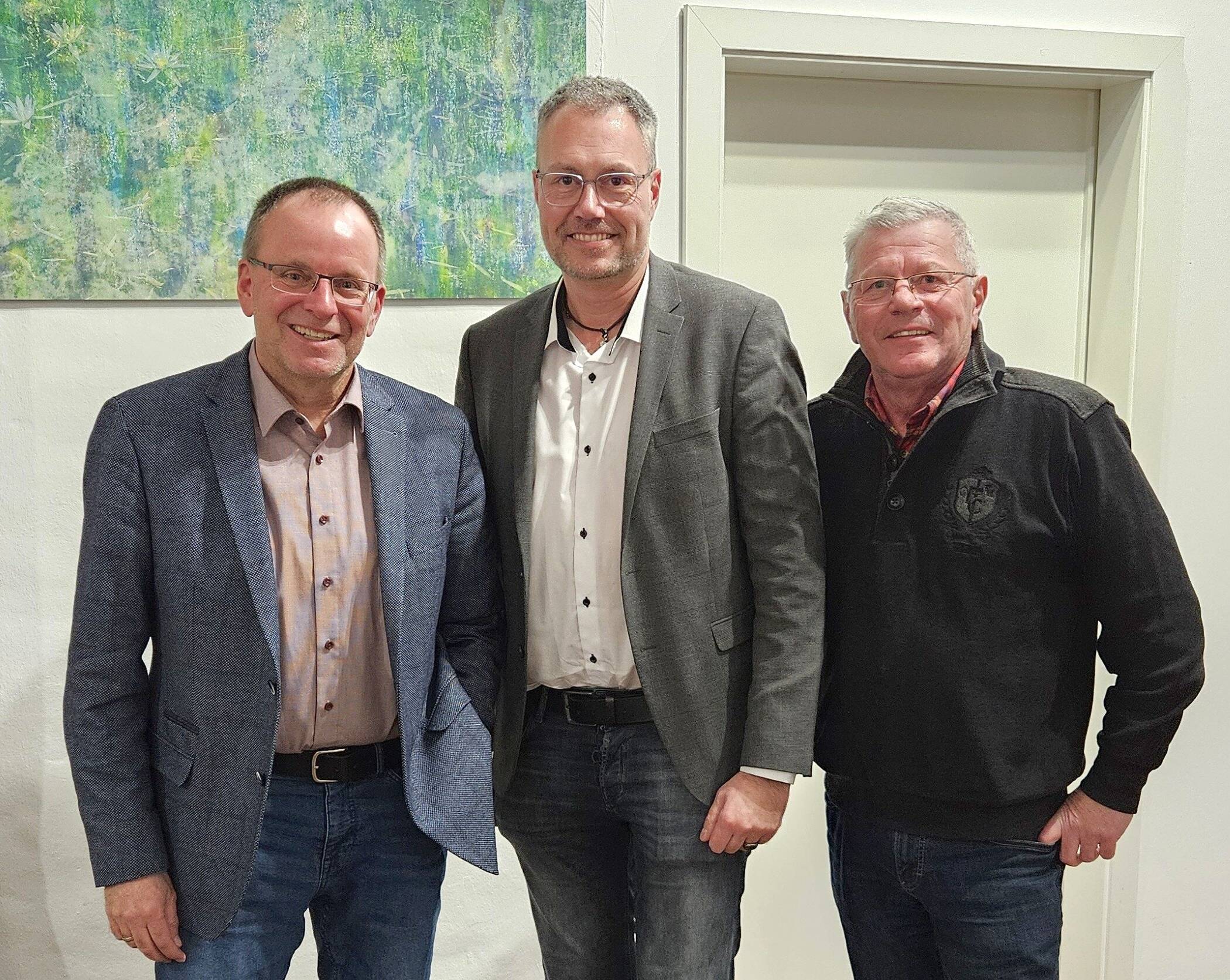  Ratsmitglied Mario Broisch (Mitte) mit dem SPD-Fraktionsvorsitzenden Norbert John (links) und seinem Stellvertreter Hans-Josef Schneider.  