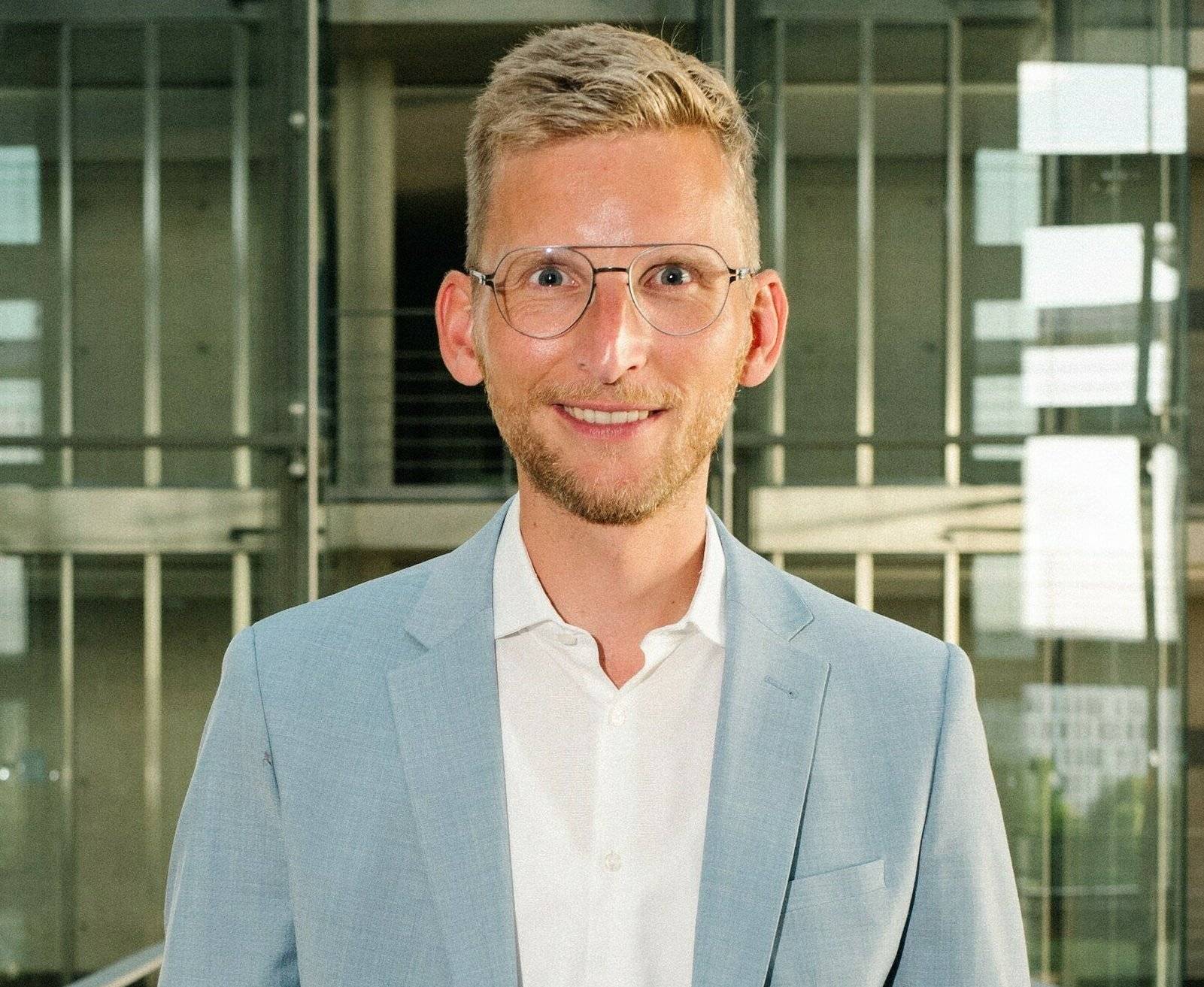 Daniel Rinkert plaudert über seine ersten Jahre im Bundestag. Nach dem Wahlkampf ist für ihn übrigens vor dem Wahlkampf: Bürgermeister Klaus Krützen hat ihn zu seinem verantwortlichen „Wahlkampf-Manager“ gemacht ...