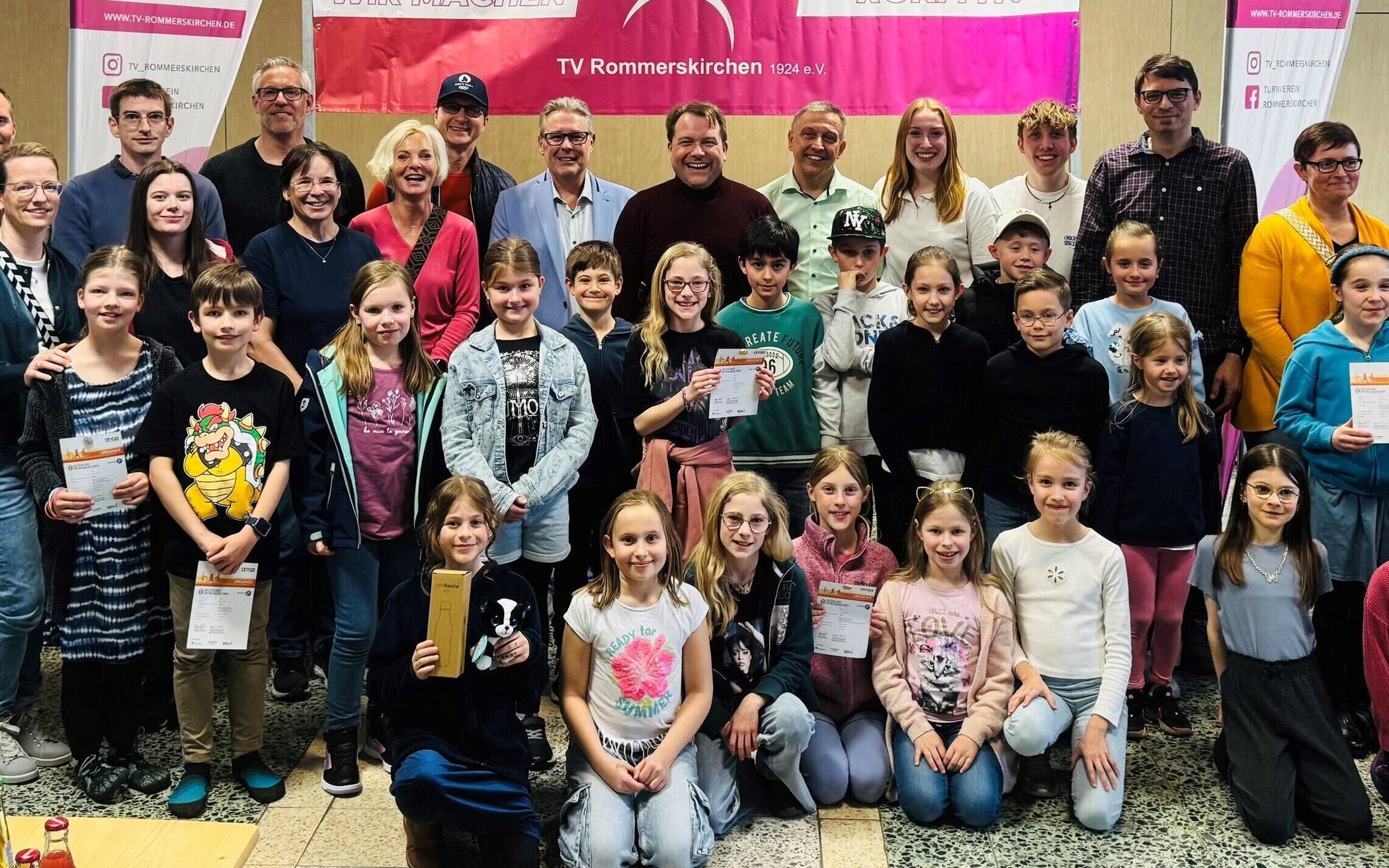 Insgesamt 99mal konnte das Abzeichen für 2024 vergeben werden, wobei der TV erneut mit der Gillbachschule kooperiert hat.
