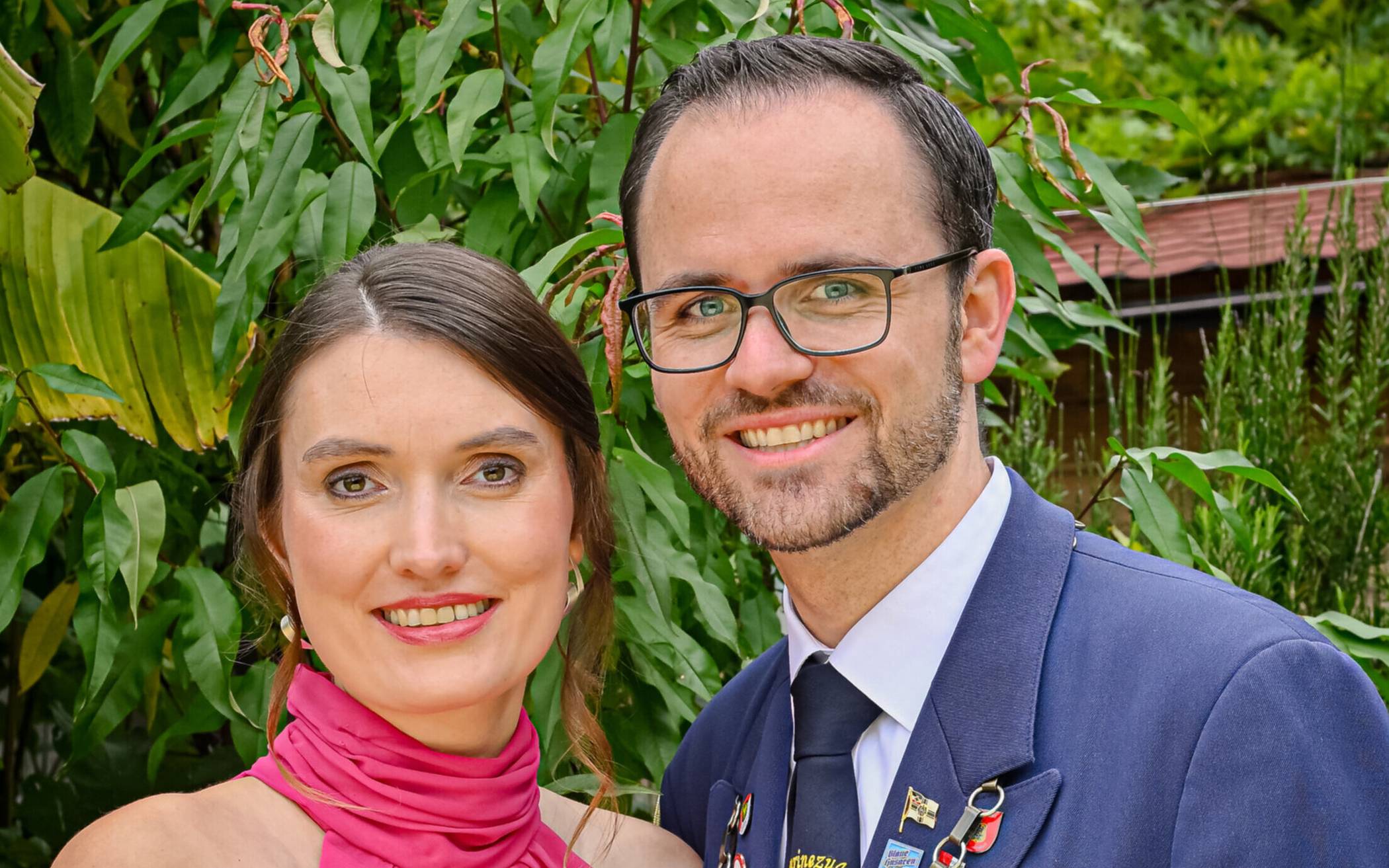  Das Kronprinzenpaar und designierte Schützenkönigspaar Werner Alderath und Katharina Müllejans-Lukas vom Marinezug „Kreuzer Emden“.  