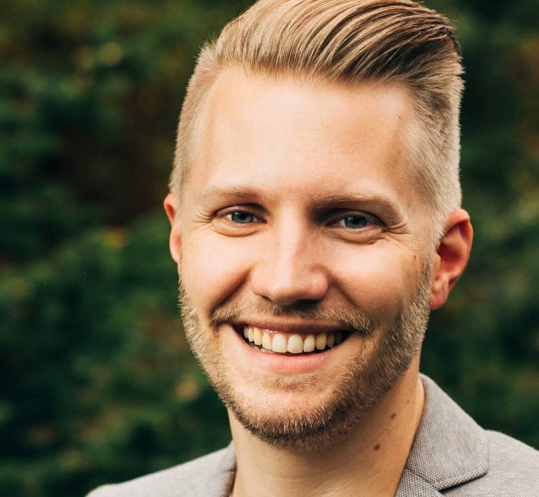 Chris Lass ist Komponist, Pianist, Sänger und Chorleiter in Personalunion. Die Aktiven der „Gospelfriends“ freuen sich auf dieses ungewöhnliche Ereignis.
