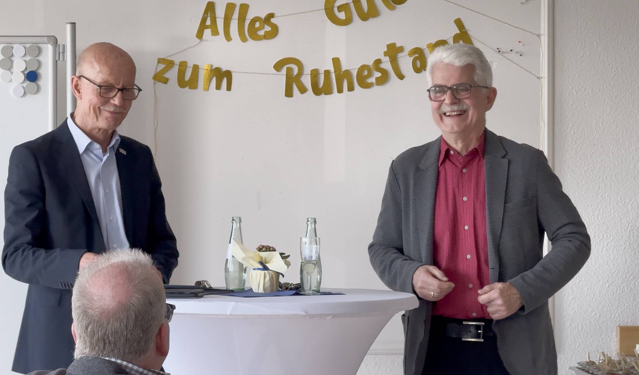 Bürgermeister Harald Zillikens verabschiedete seinen Allgemeinen Vertreter und Technischen Dezernenten Oswald Duda in den Ruhestand.  