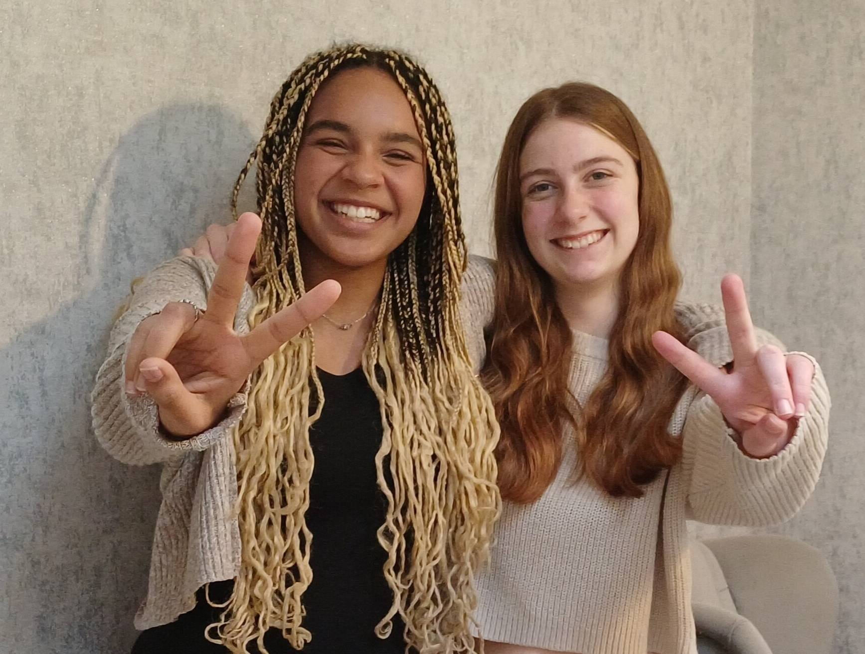 Eva (links) mit ihrer besten Freundin Dana.