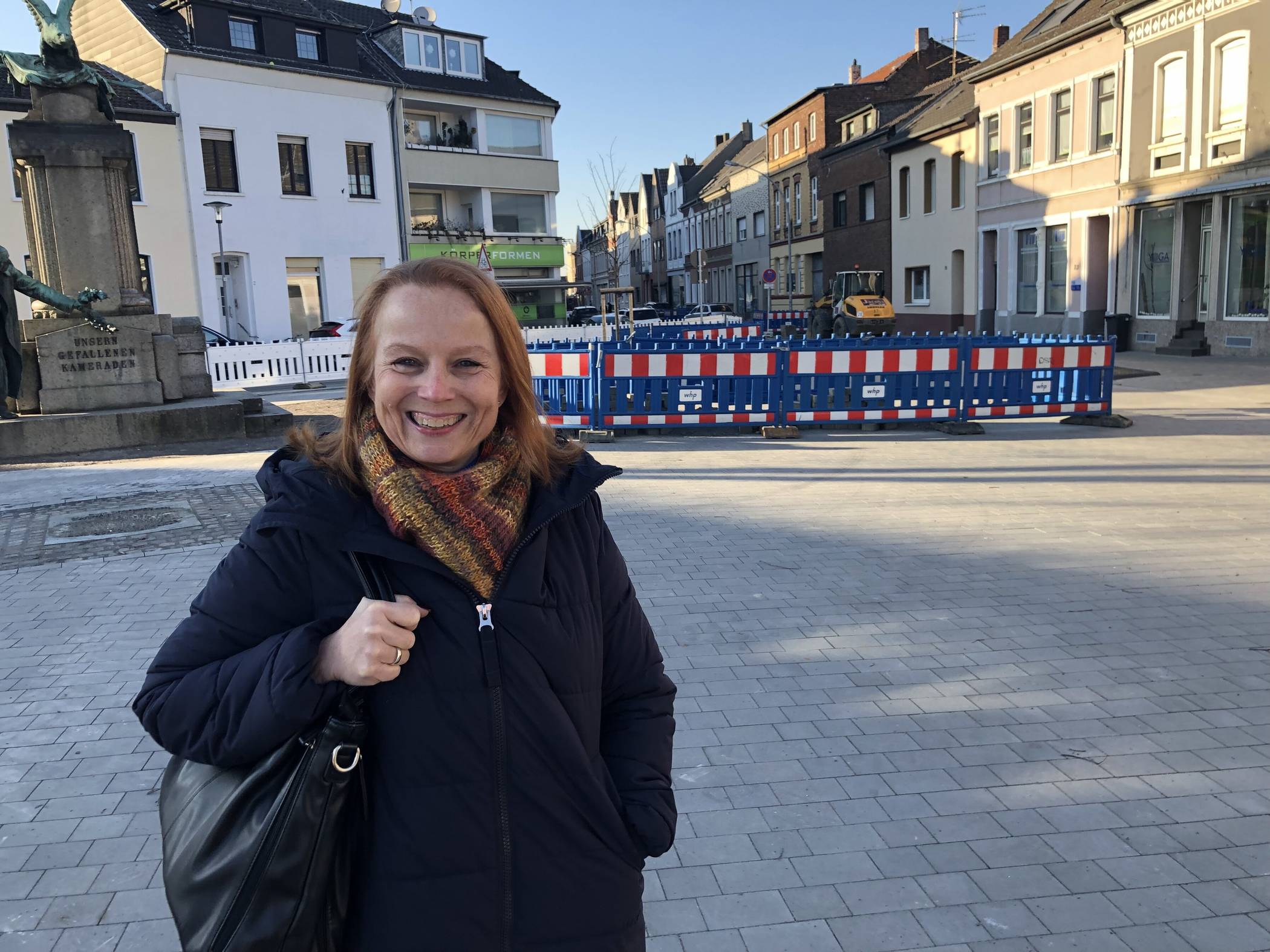  Martina Suermann-Igné am „Platz der deutschen Einheit“.  Foto: -gpm.  